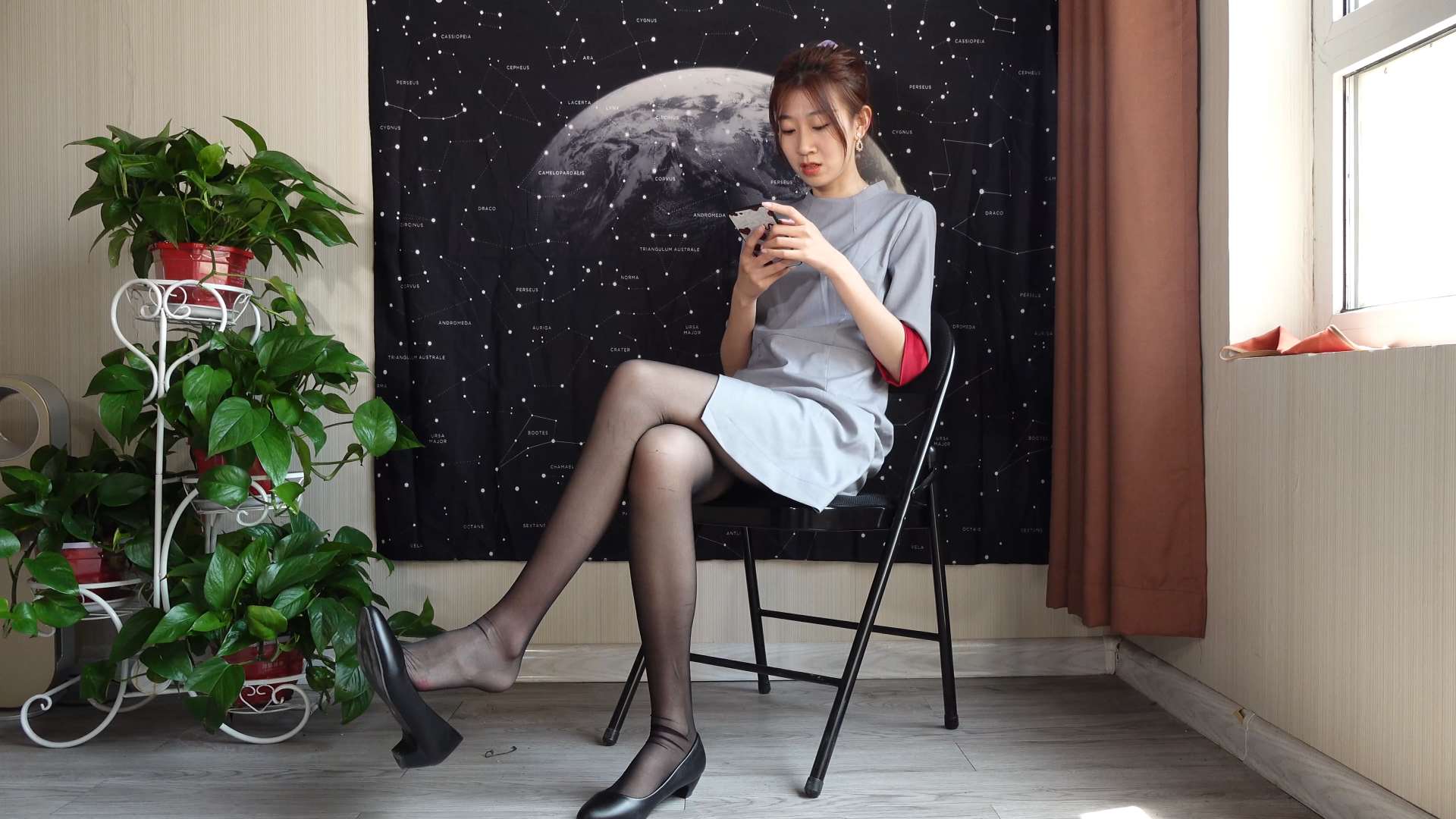 《[视频] K&M 连衣裙黑丝制服挑鞋足秀》作品图