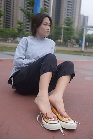 小凌学姐 阳光很暖，电量很满