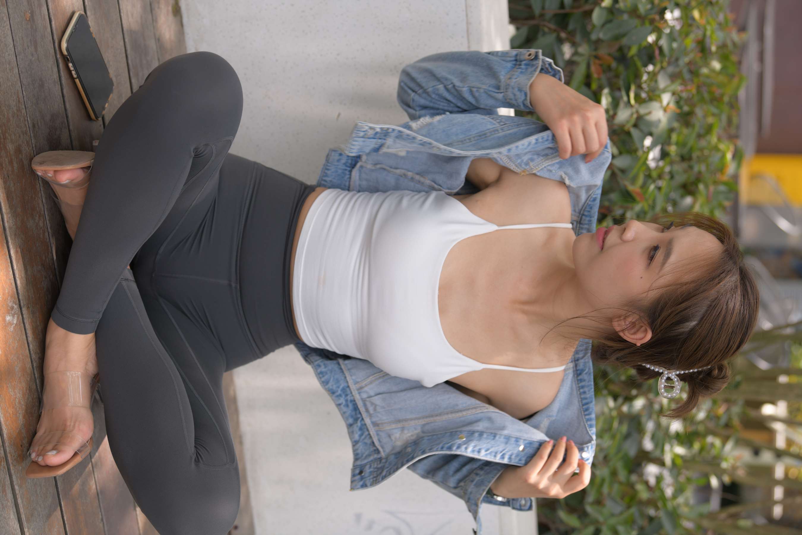 《小姐姐瑜伽裤の高跟嫩足》作品图