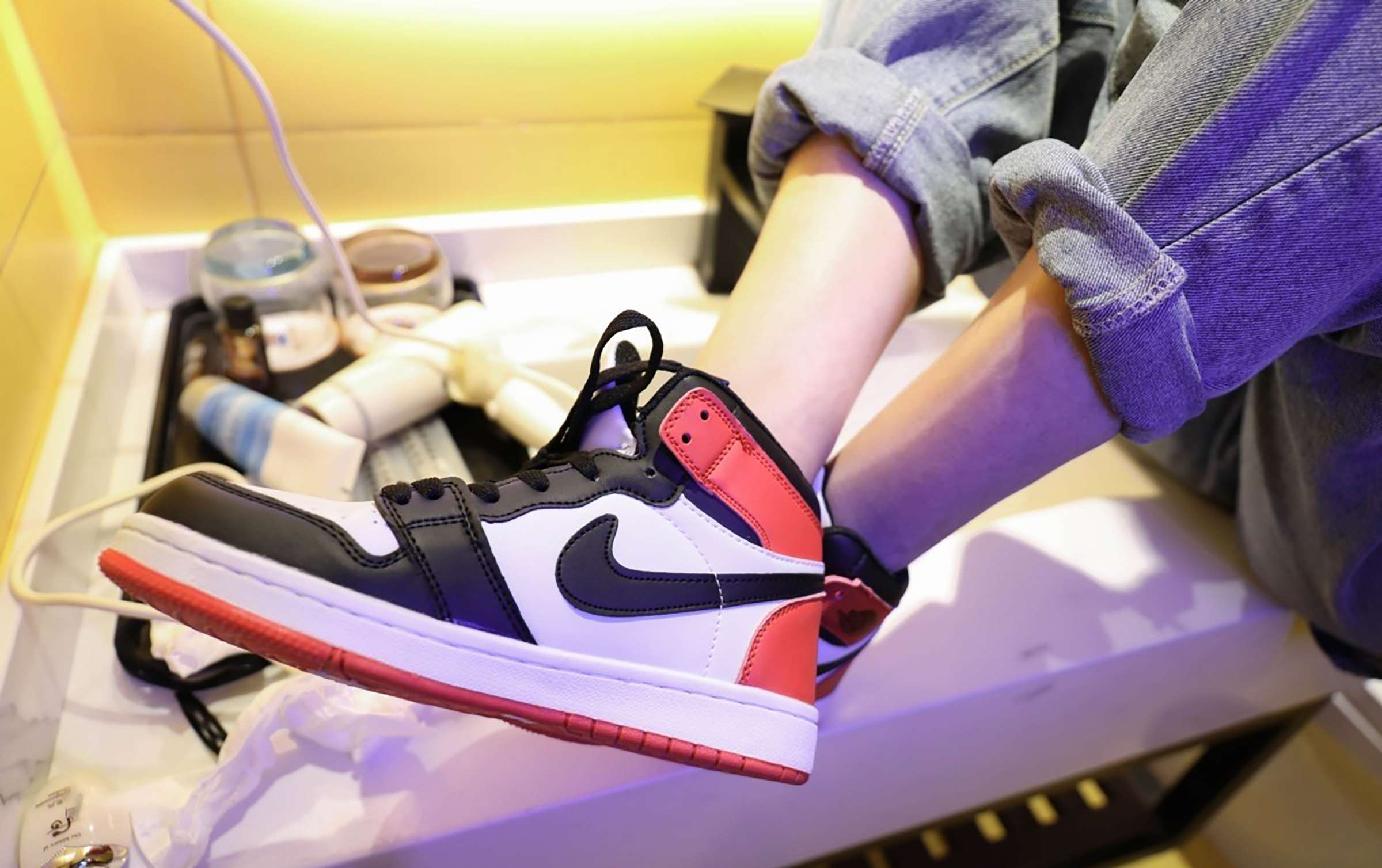 《洗刷台上学姐展棉袜》作品图