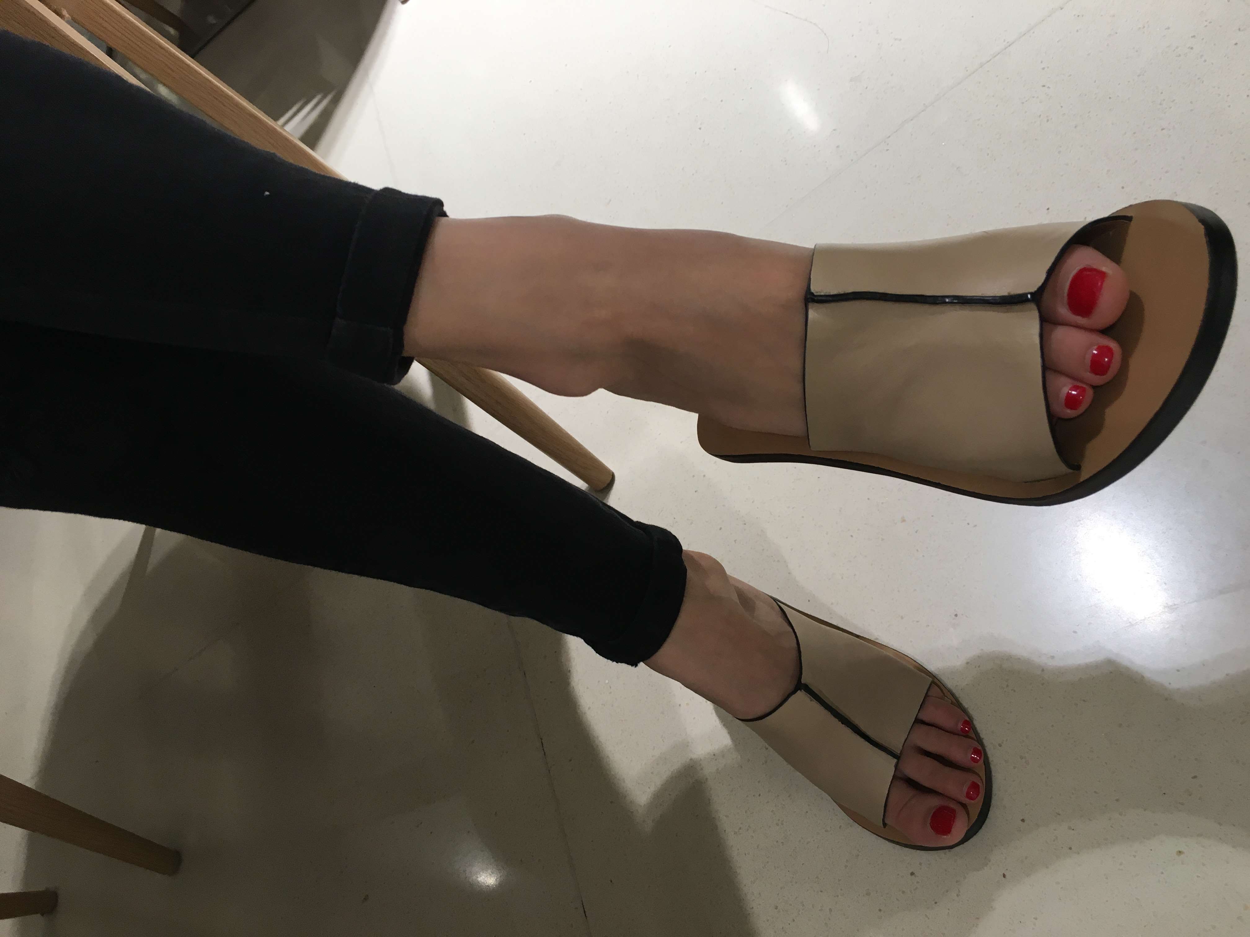 《【免费】爱自拍的小师妹》作品图