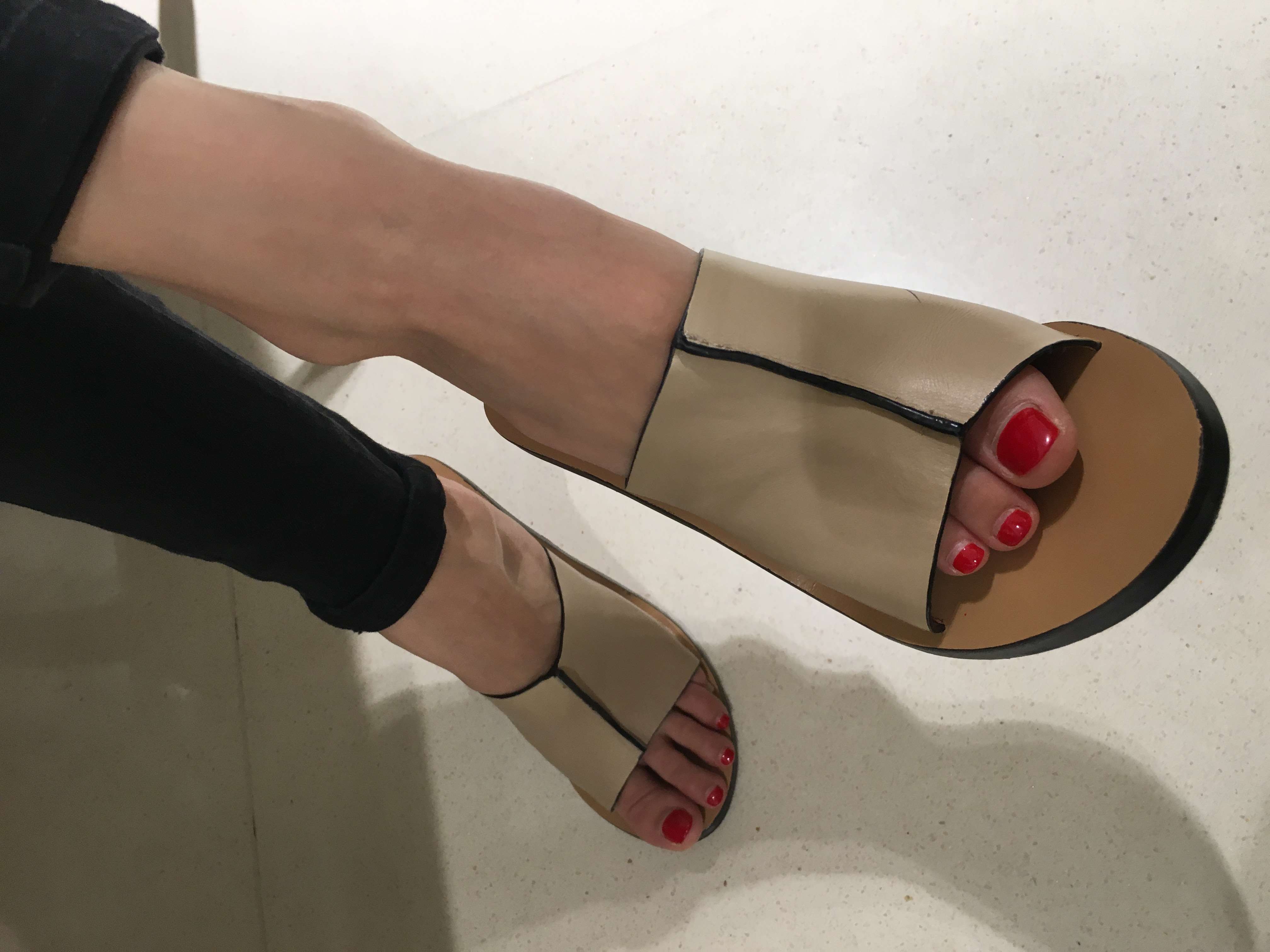 《【免费】爱自拍的小师妹》作品图