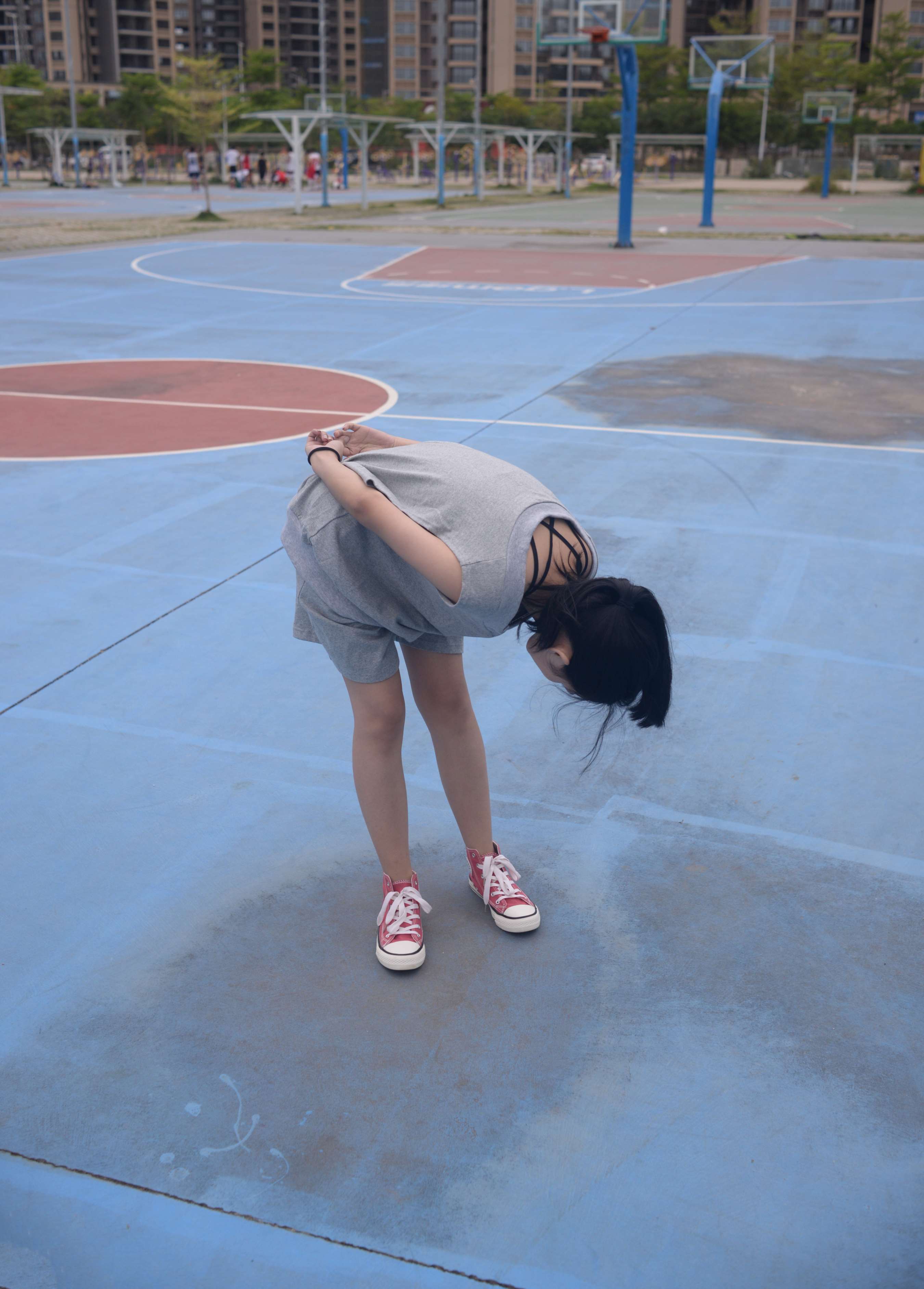 《小米酱小姑娘 好看的锁骨千篇一律 》作品图