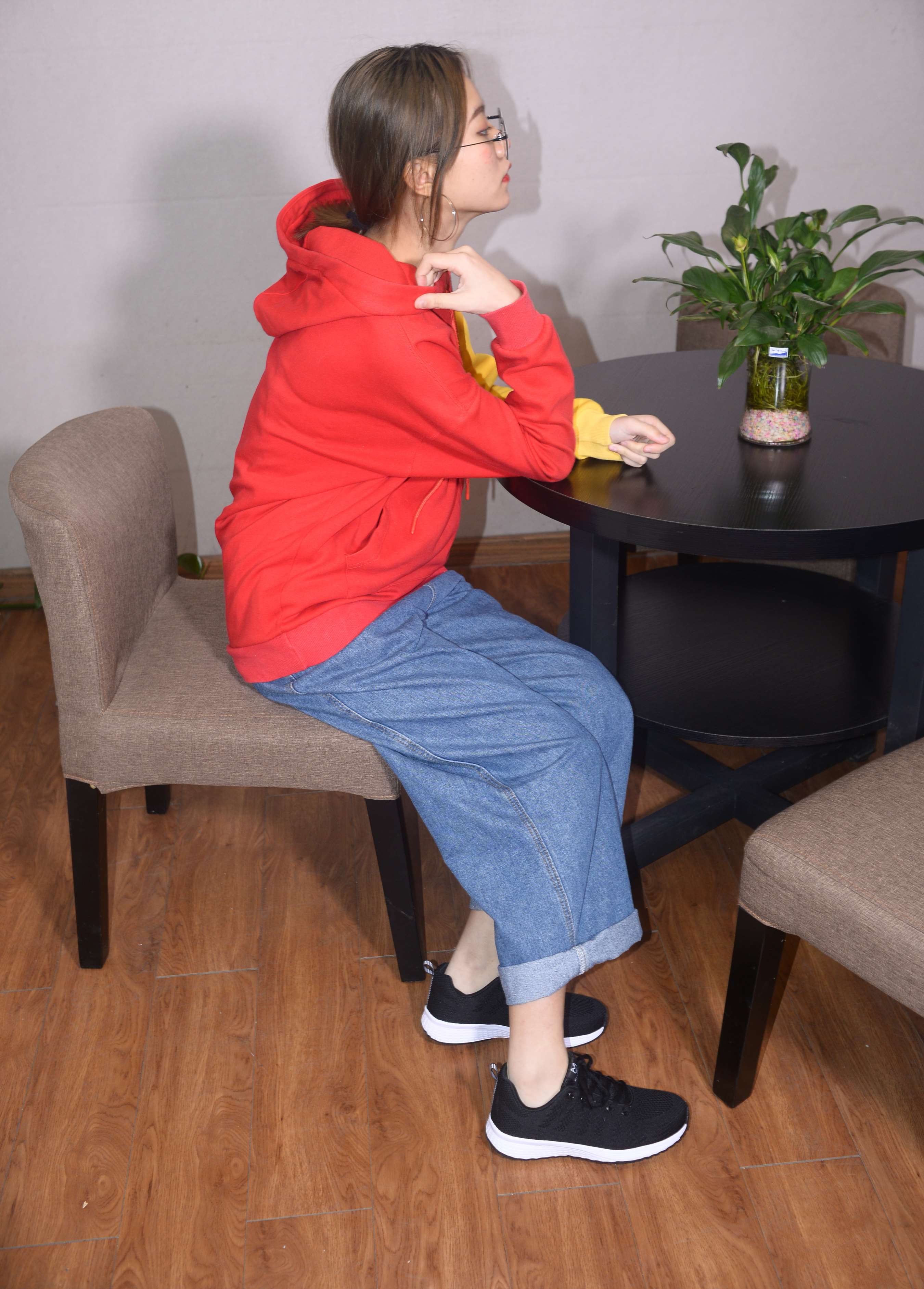 《彤彤小姐姐 春光浓似酒》作品图