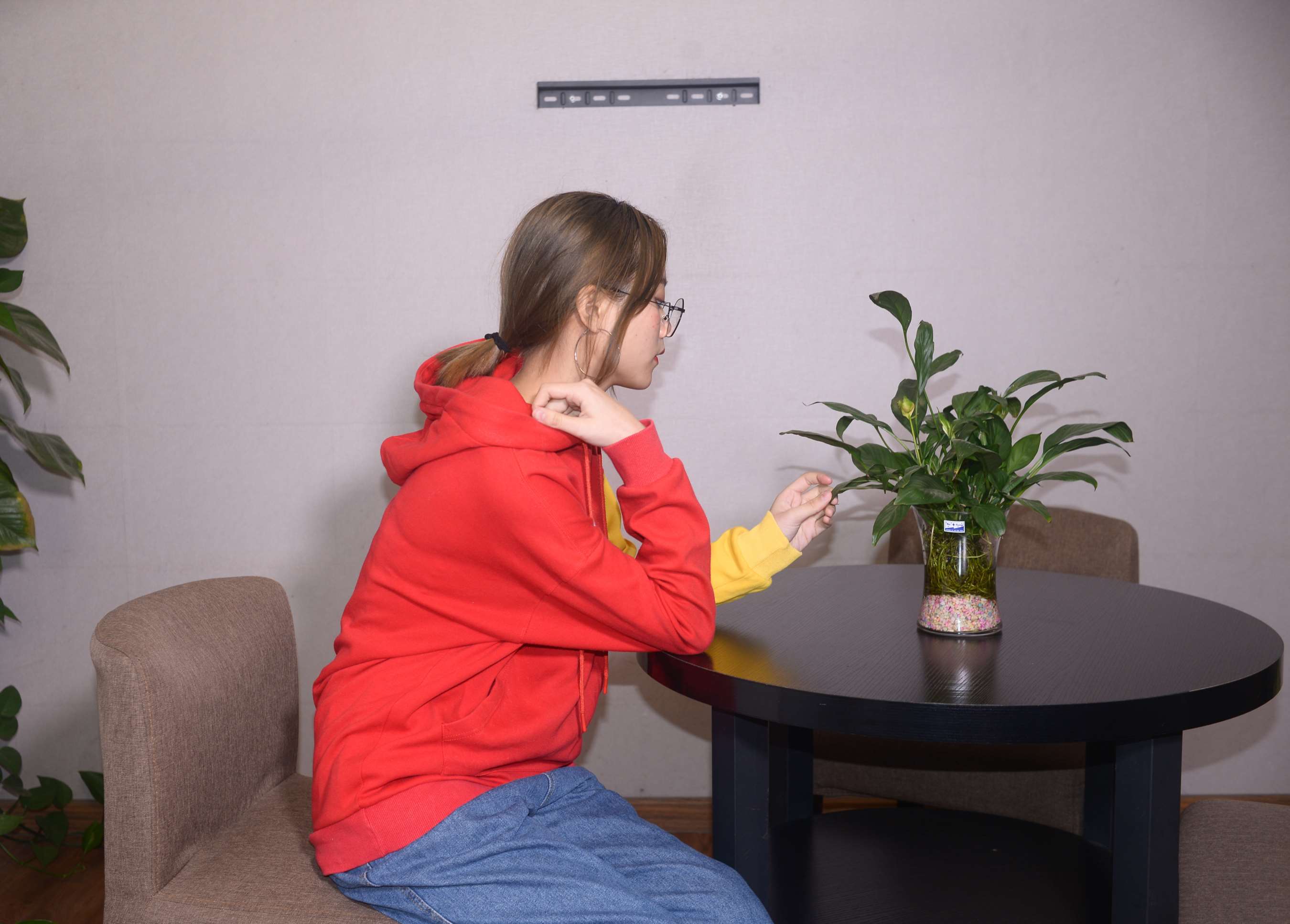 《彤彤小姐姐 春光浓似酒》作品图