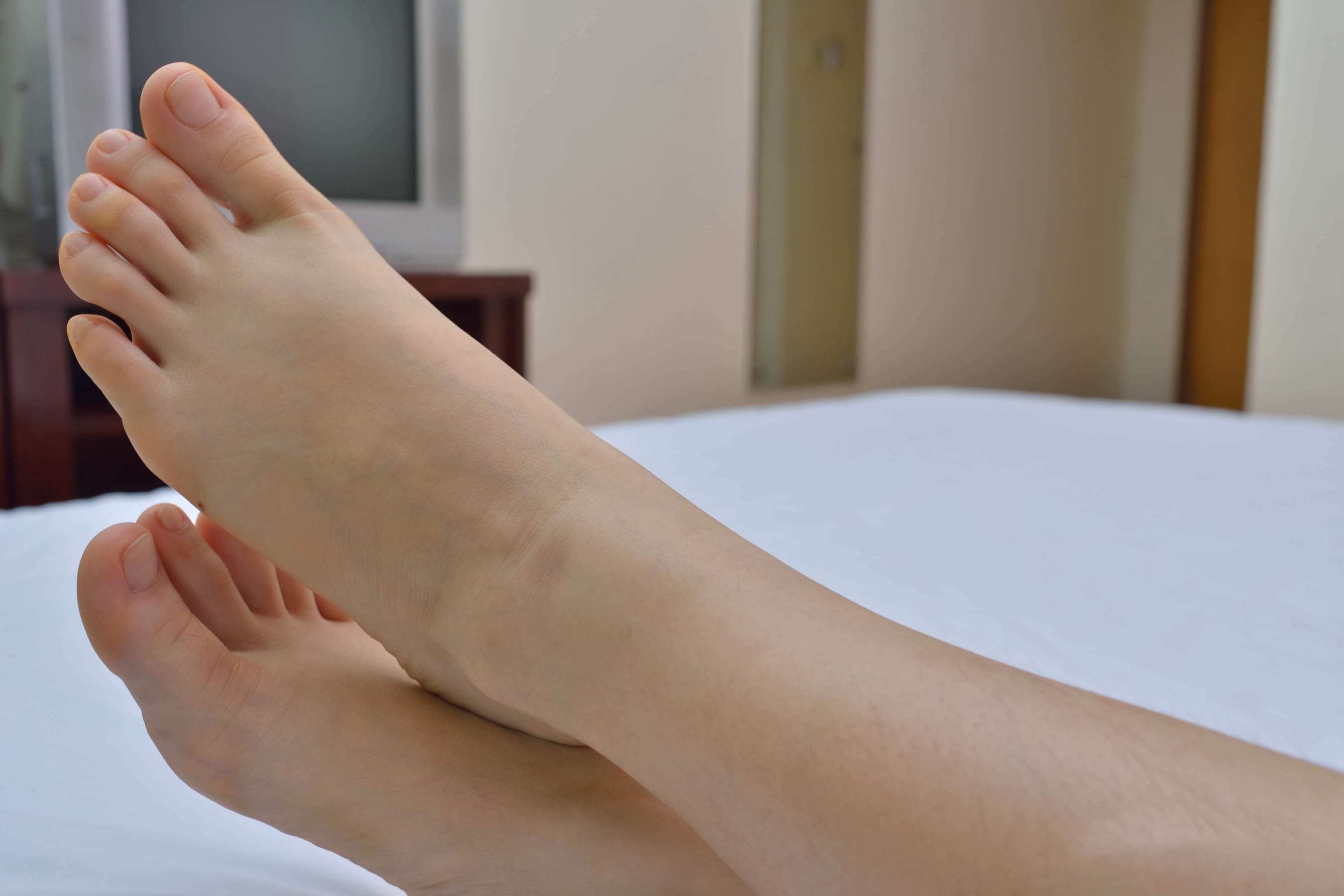 《不可多得的精致玉足》作品图