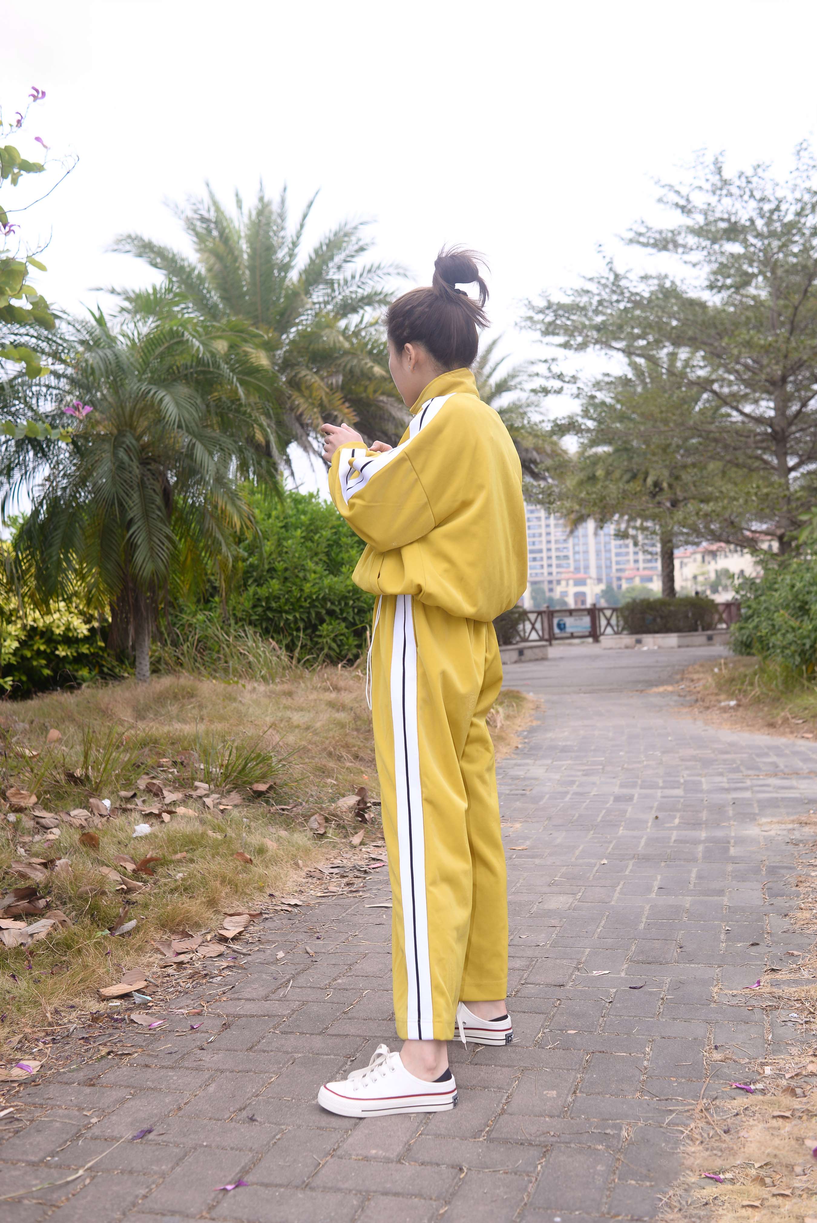 《运动学妹的船袜脚》作品图