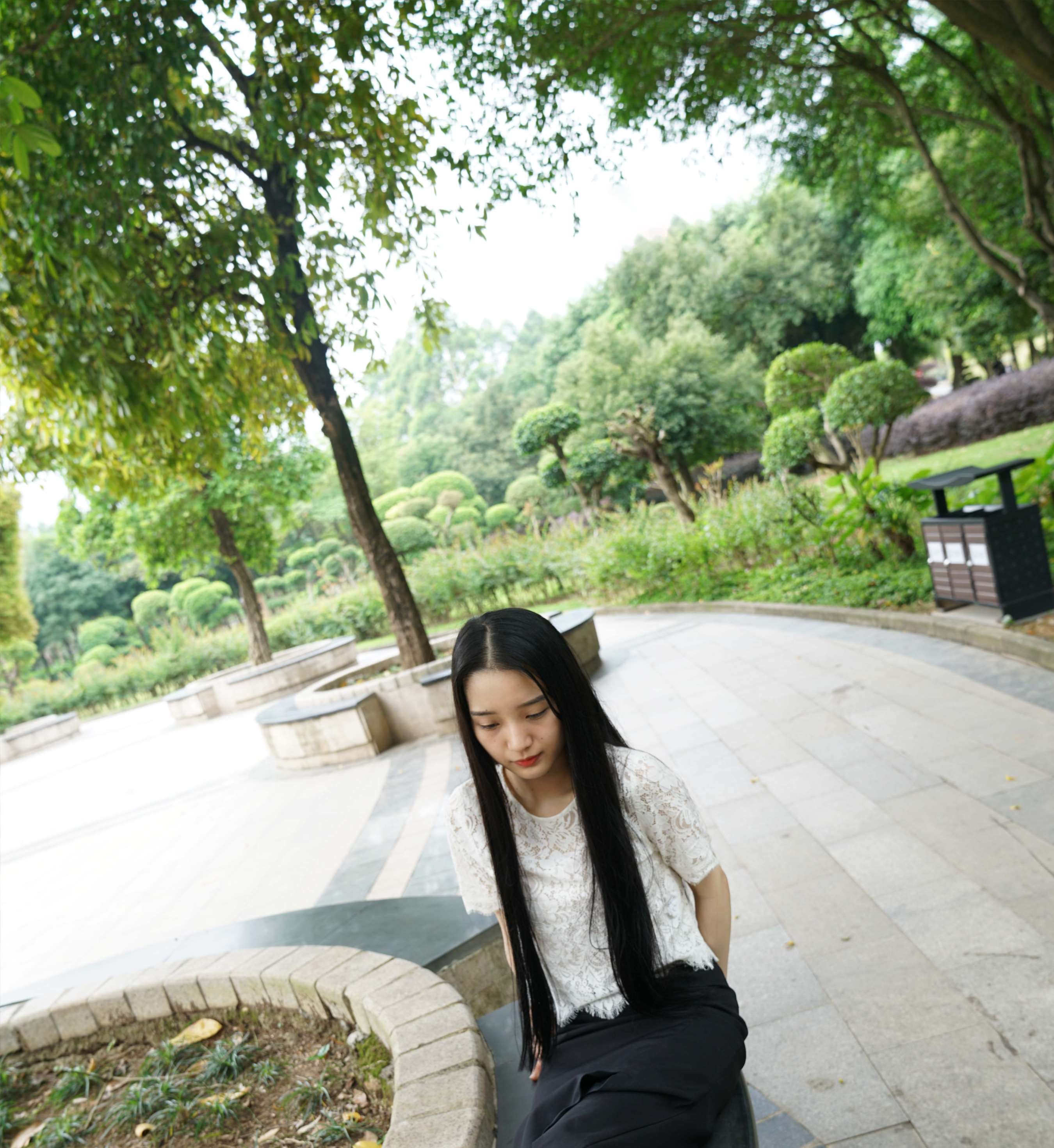 《小姐姐公园展高跟嫩足》作品图