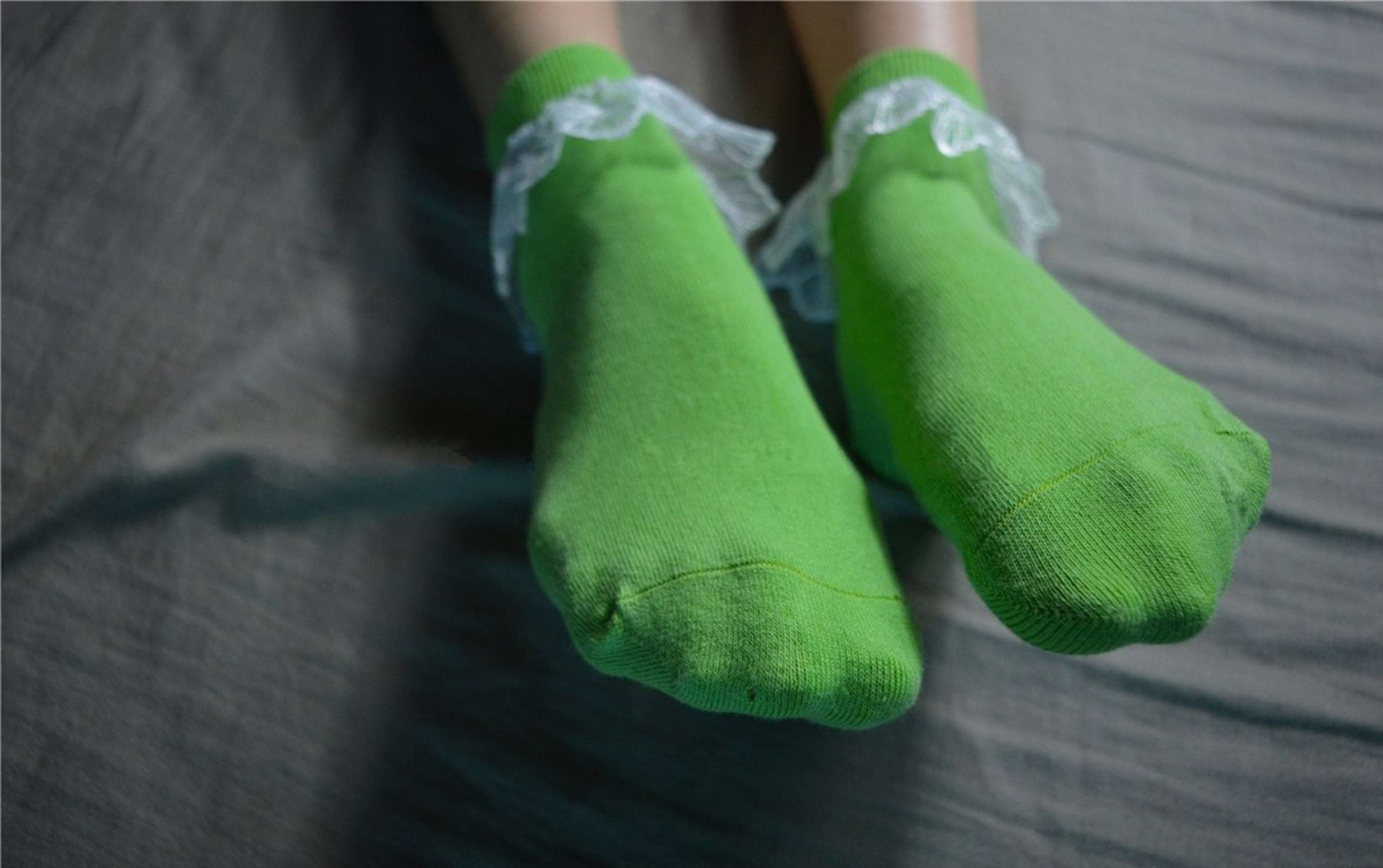 《小姑娘校服の嫩足》作品图