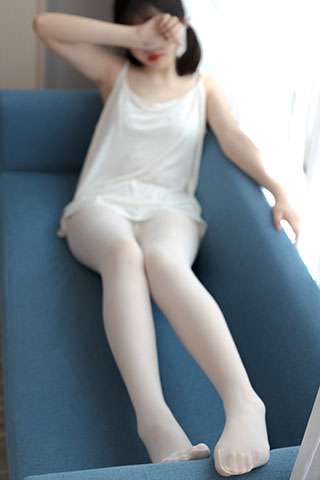 少女沙发上吊带の白色足