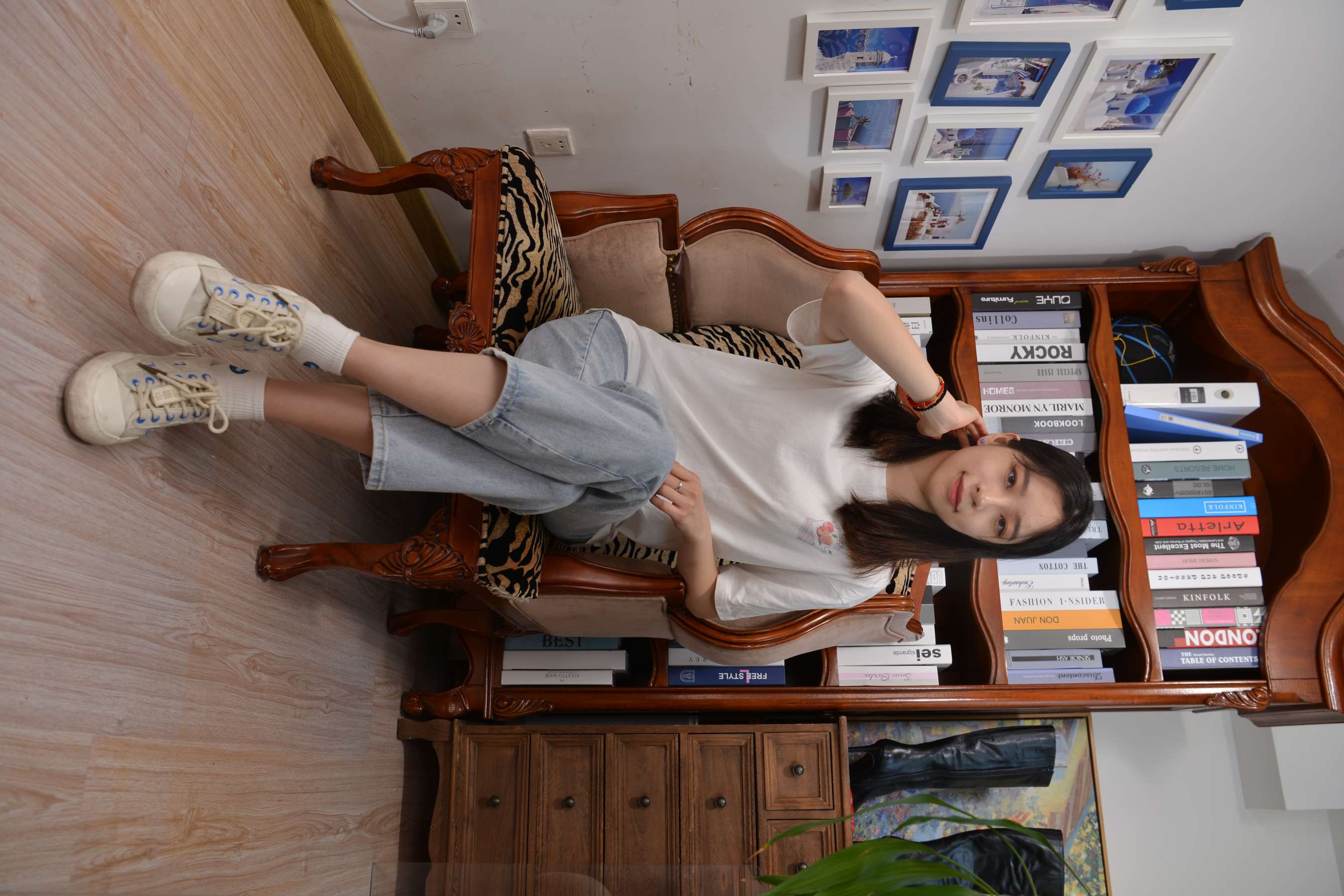 《小姐姐YIYI性感的40码大脚丫》作品图