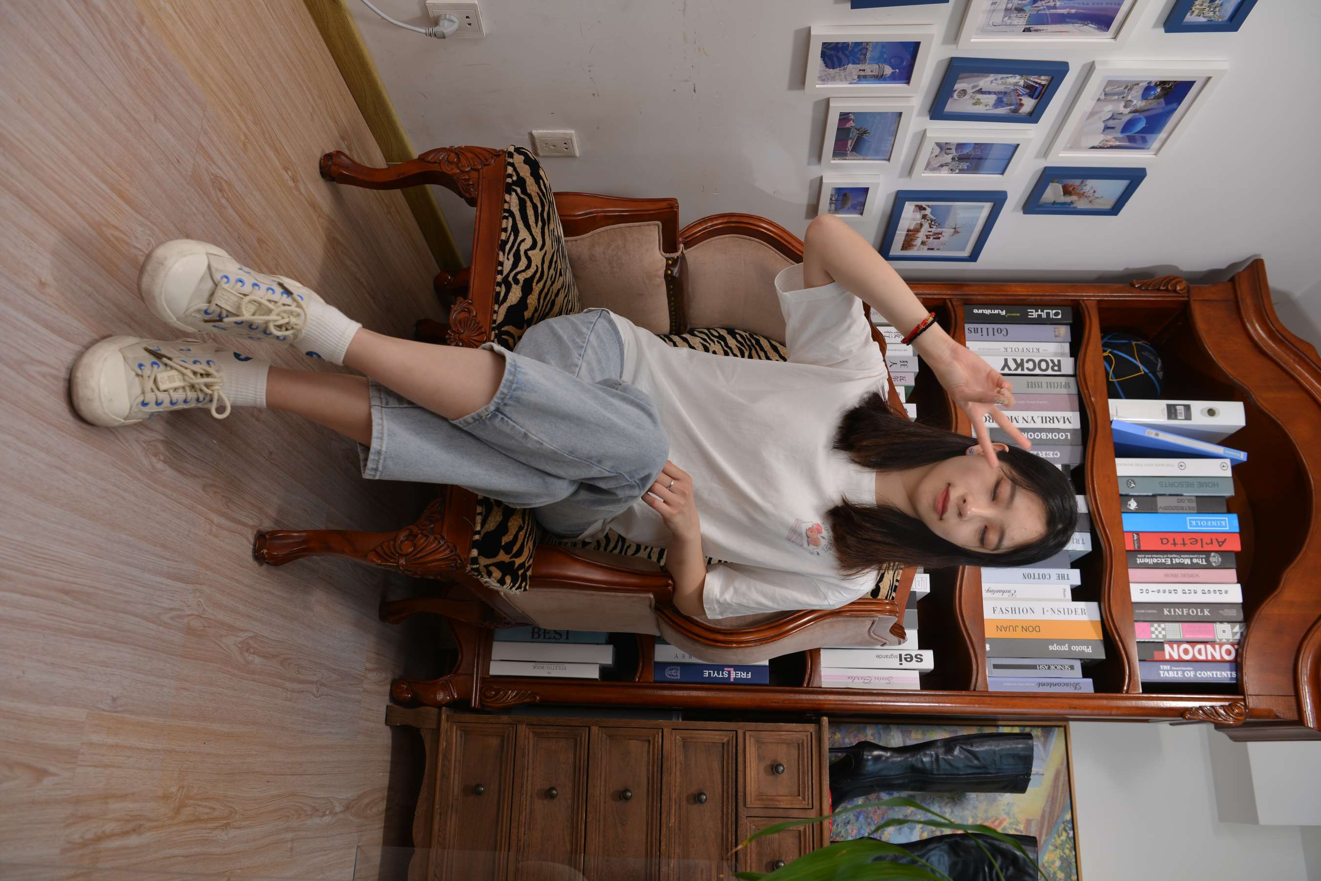 《小姐姐YIYI性感的40码大脚丫》作品图