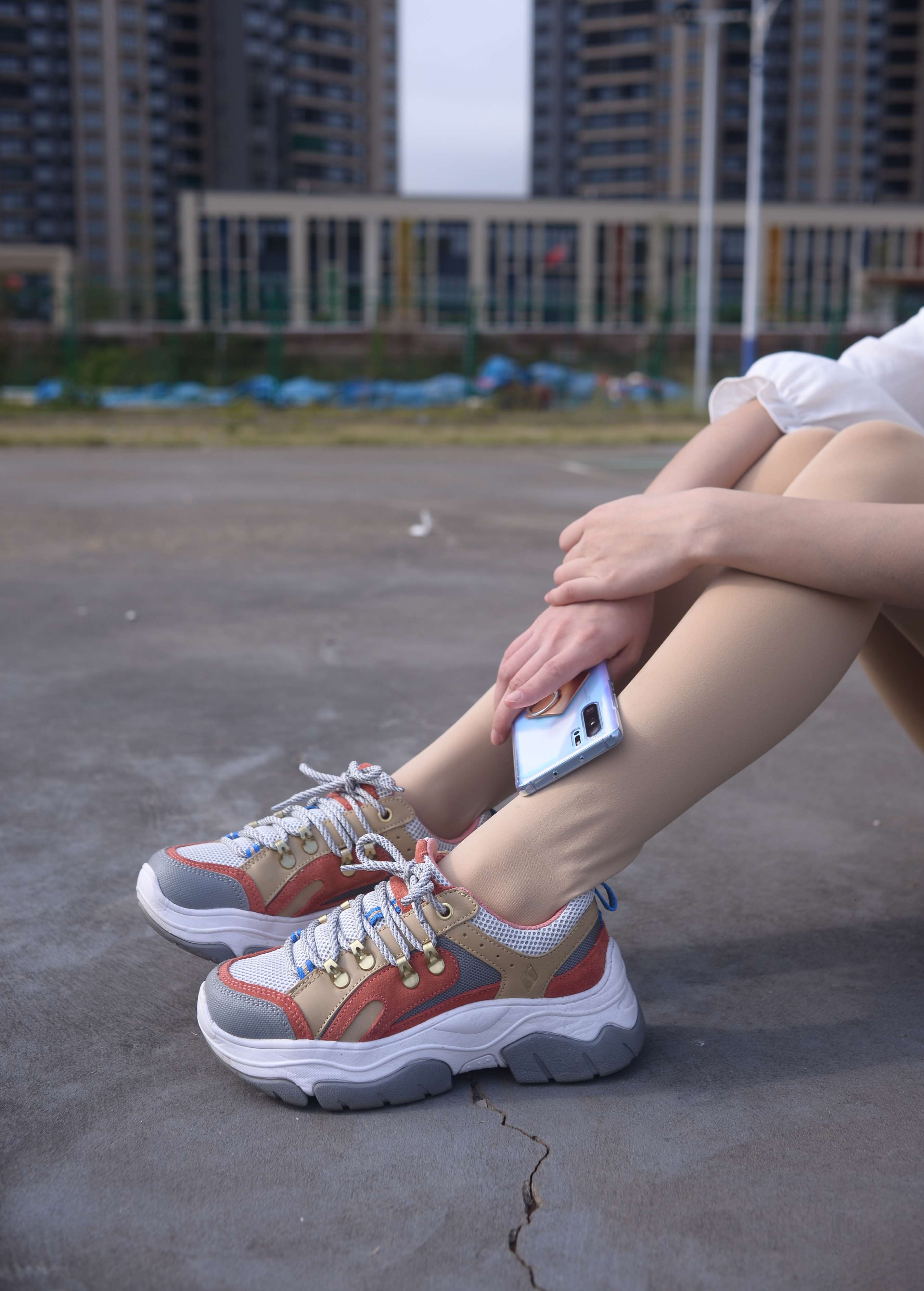 《小伊 春天的花开满了墙》作品图