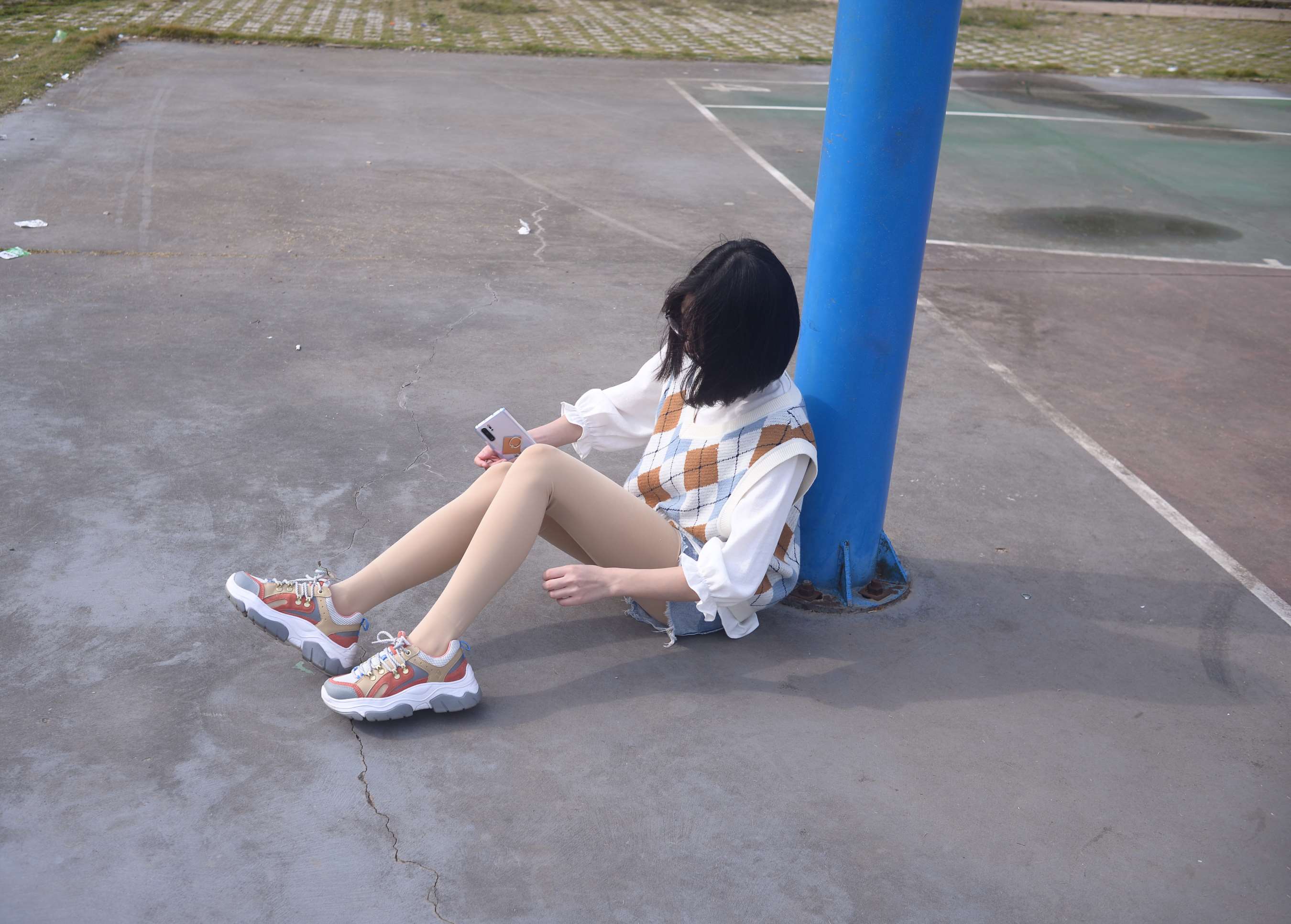 《小伊 春天的花开满了墙》作品图