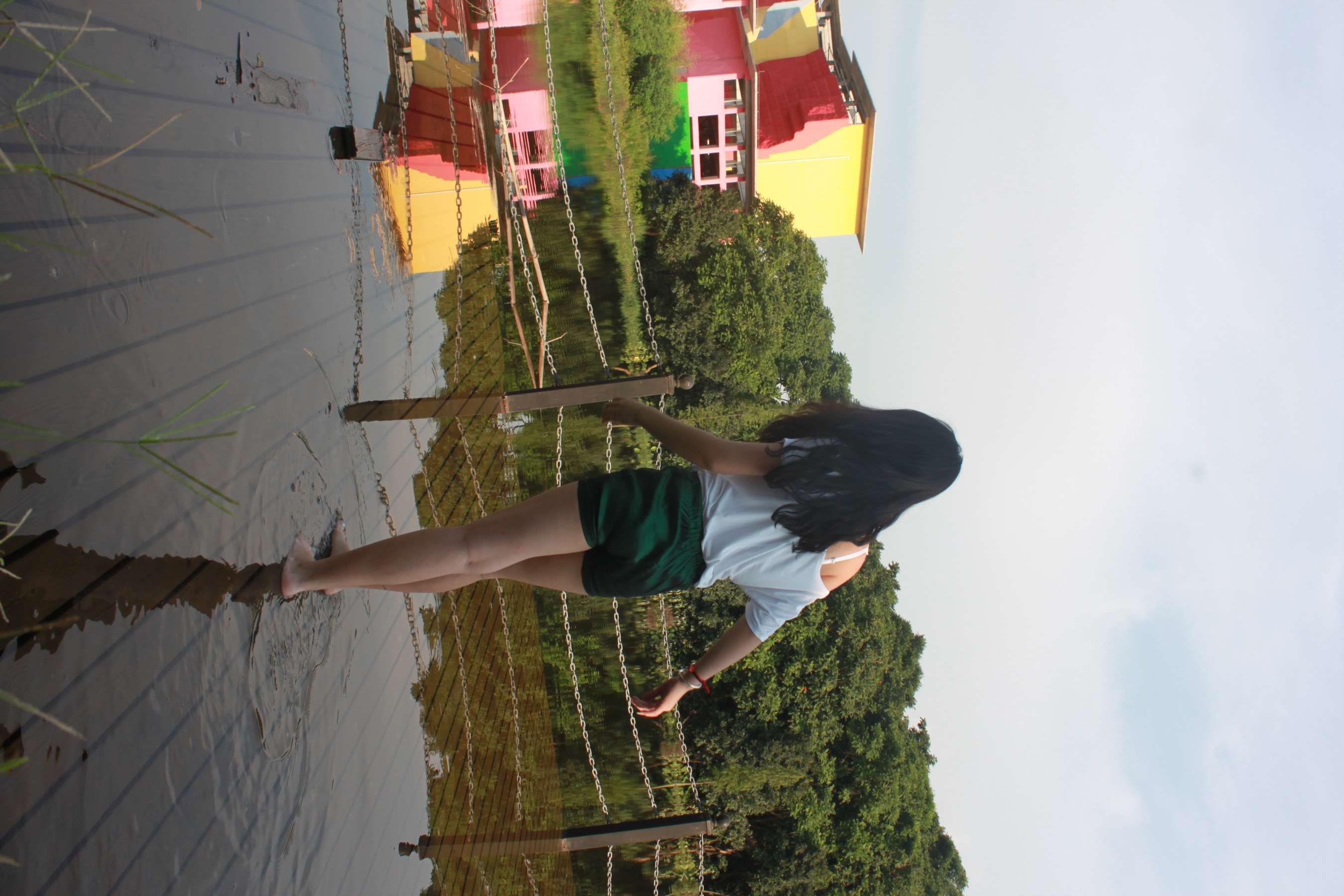 《墨镜裸足小姐姐》作品图