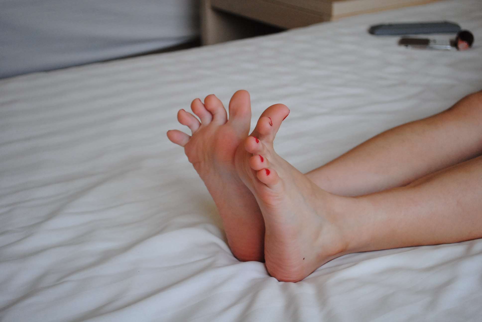 《人字拖の红甲嫩足》作品图