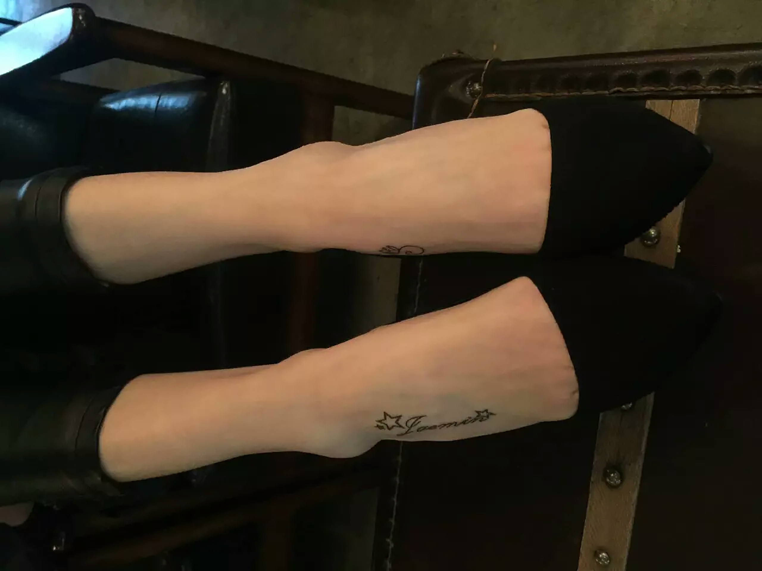 《少女黑甲の嫩足》作品图