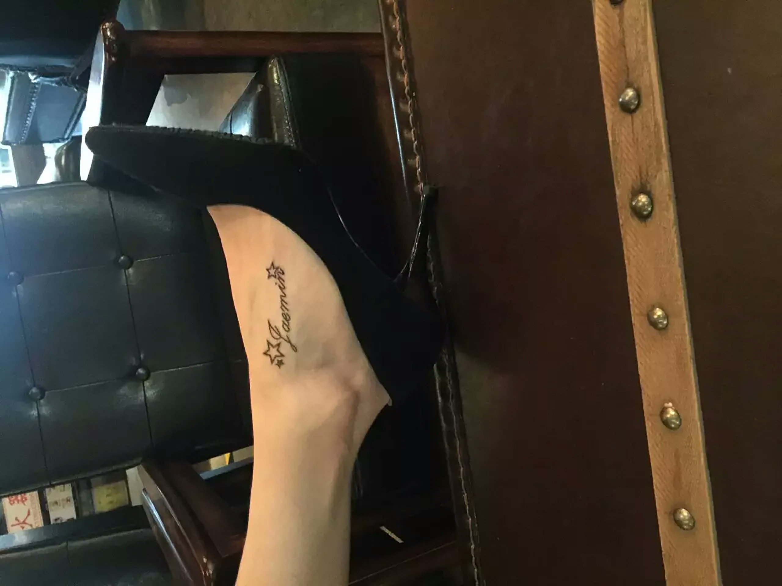 《少女黑甲の嫩足》作品图