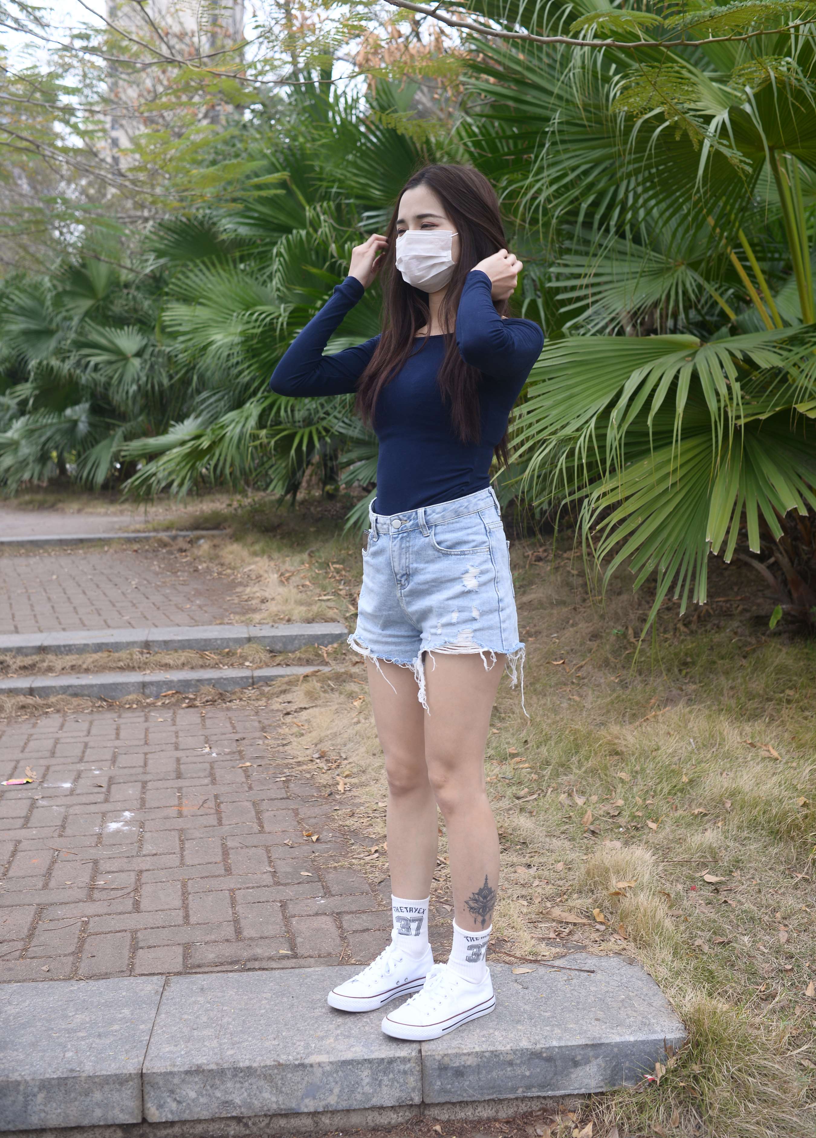 《文文 人潮里不知所措》作品图