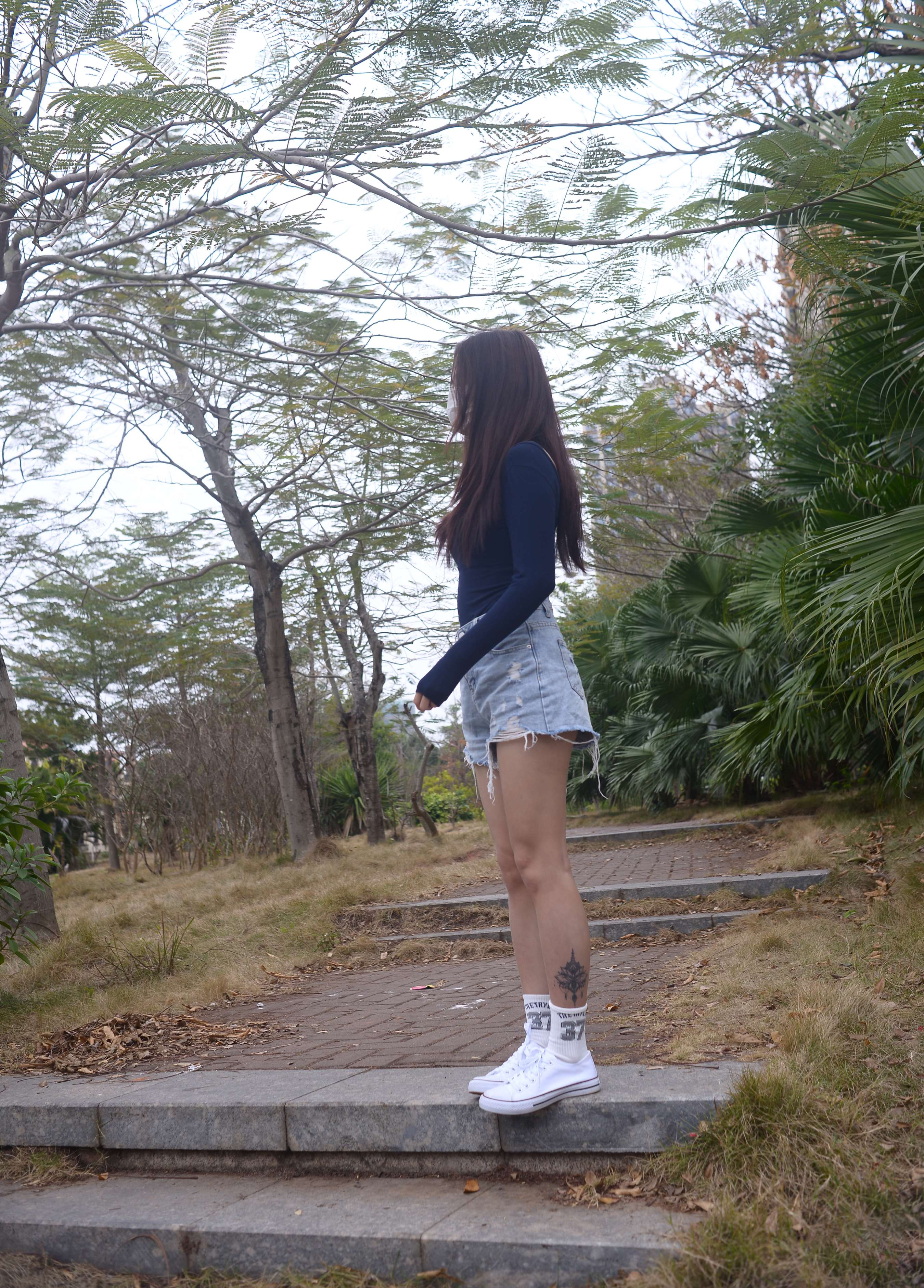 《文文 人潮里不知所措》作品图