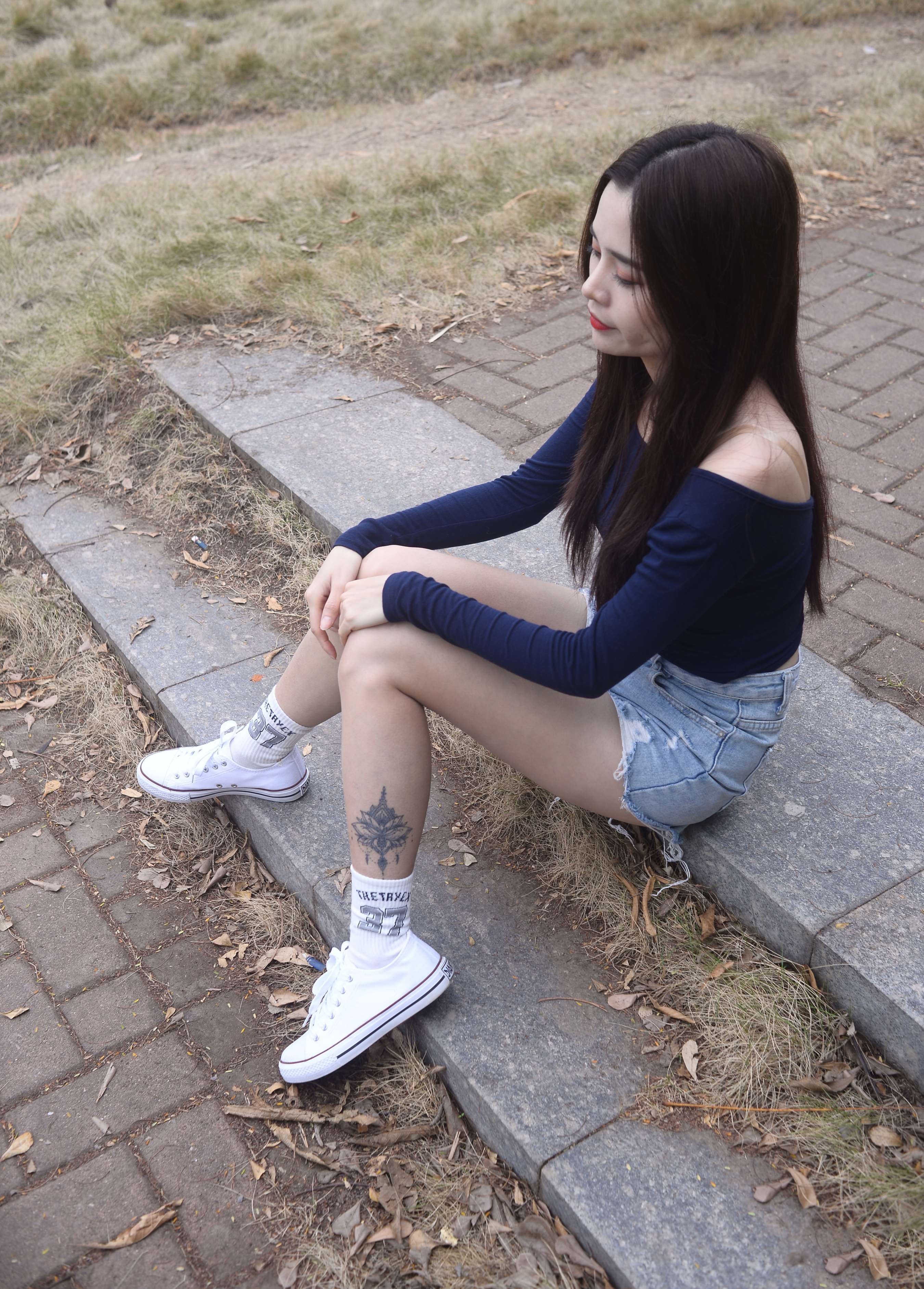 《文文 人潮里不知所措》作品图