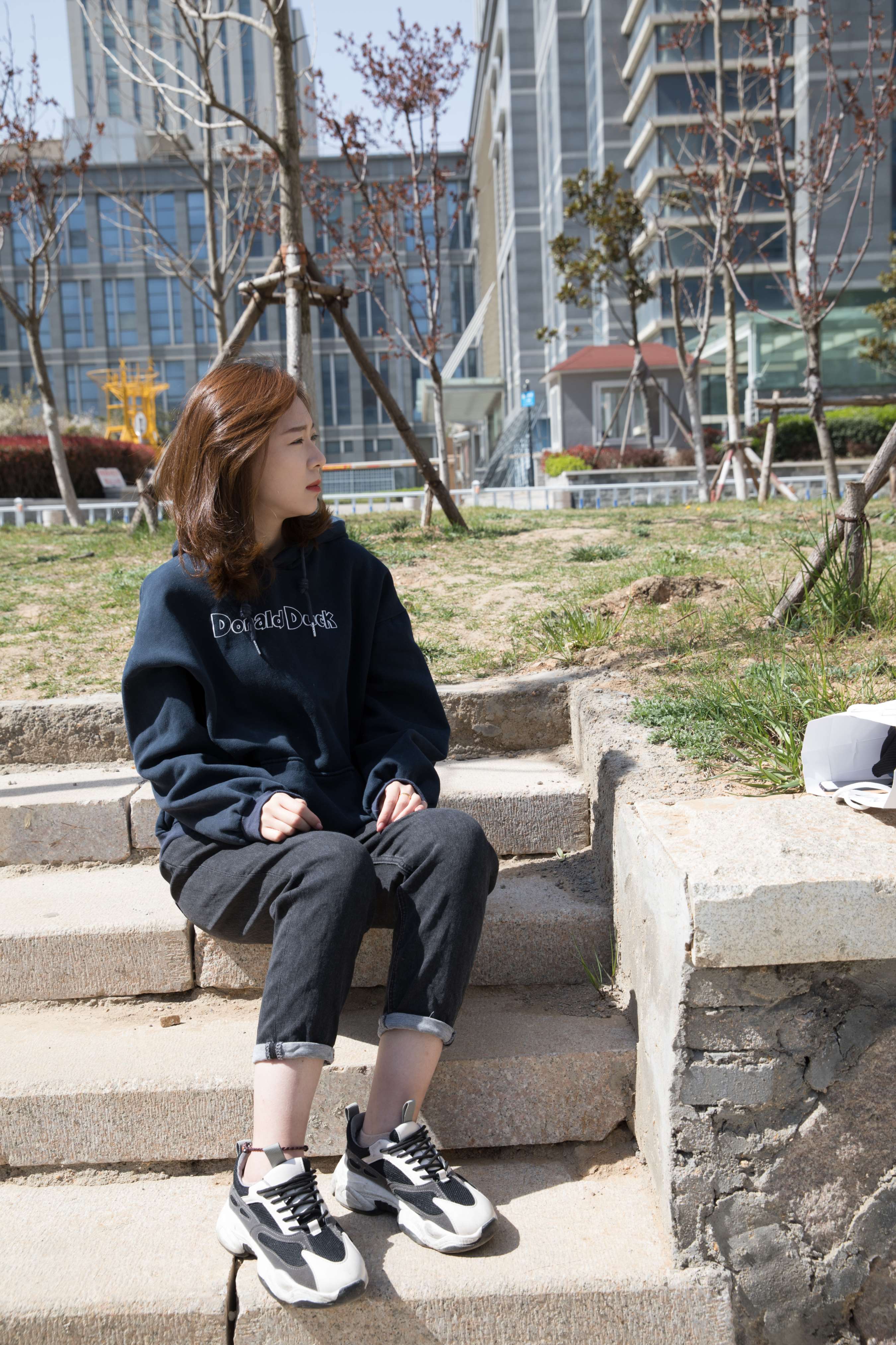 《婷婷小姐姐-与春天的拥抱》作品图