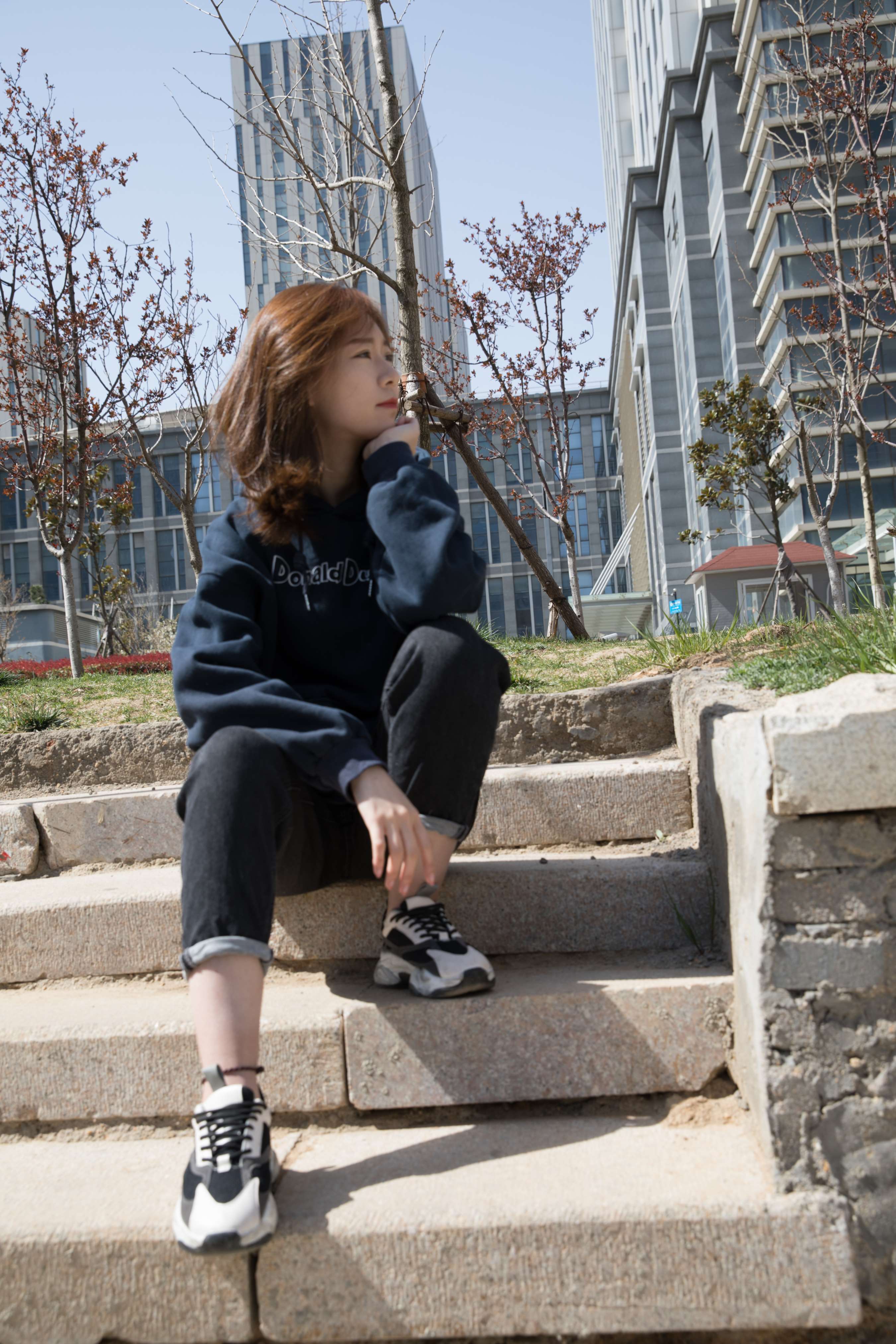 《婷婷小姐姐-与春天的拥抱》作品图