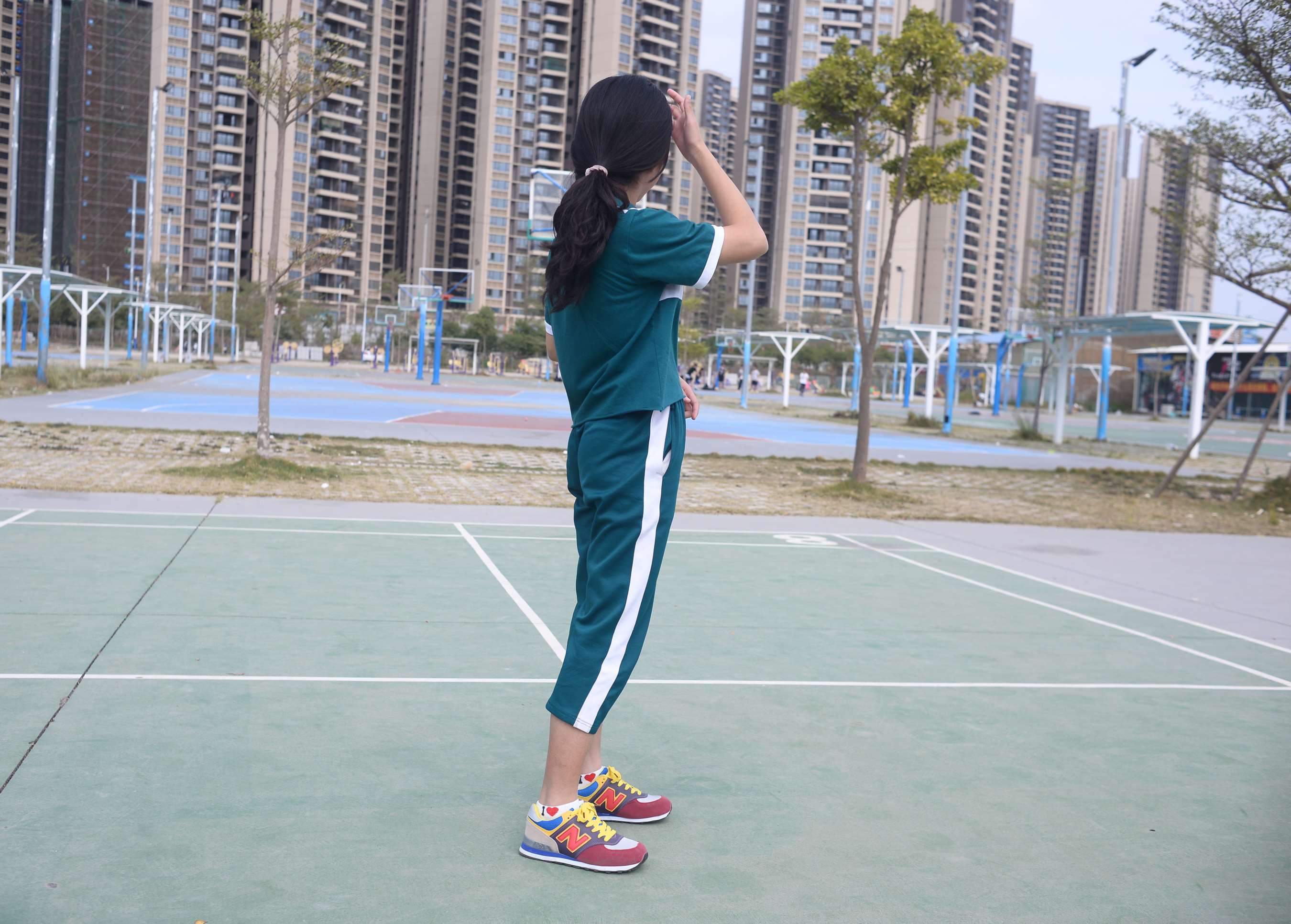 《周子琪 校服の棉袜脚》作品图