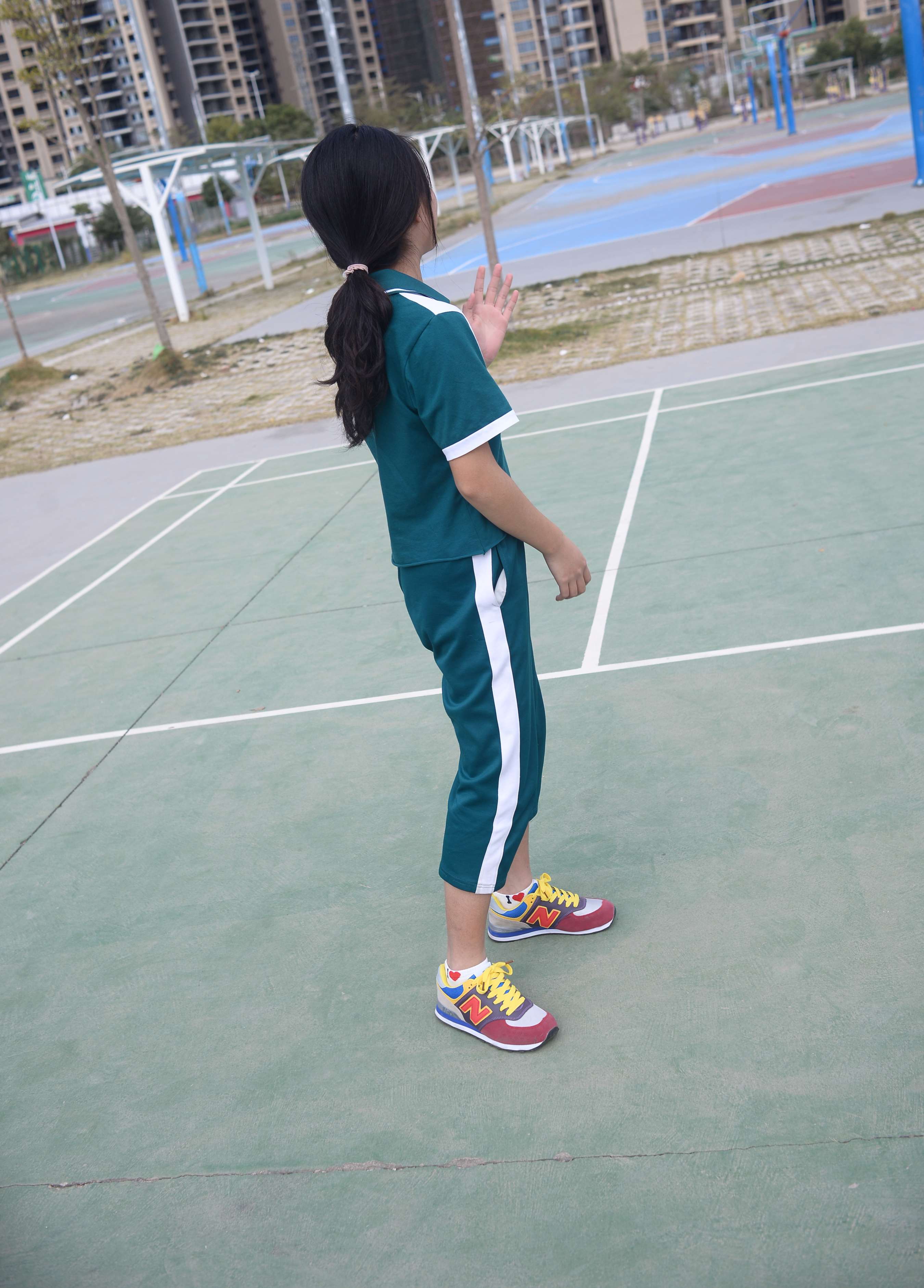 《周子琪 校服の棉袜脚》作品图