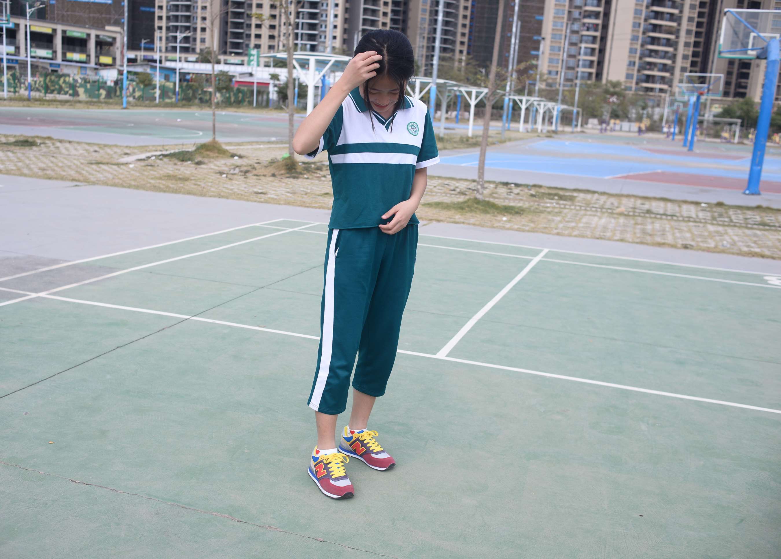 《周子琪 校服の棉袜脚》作品图