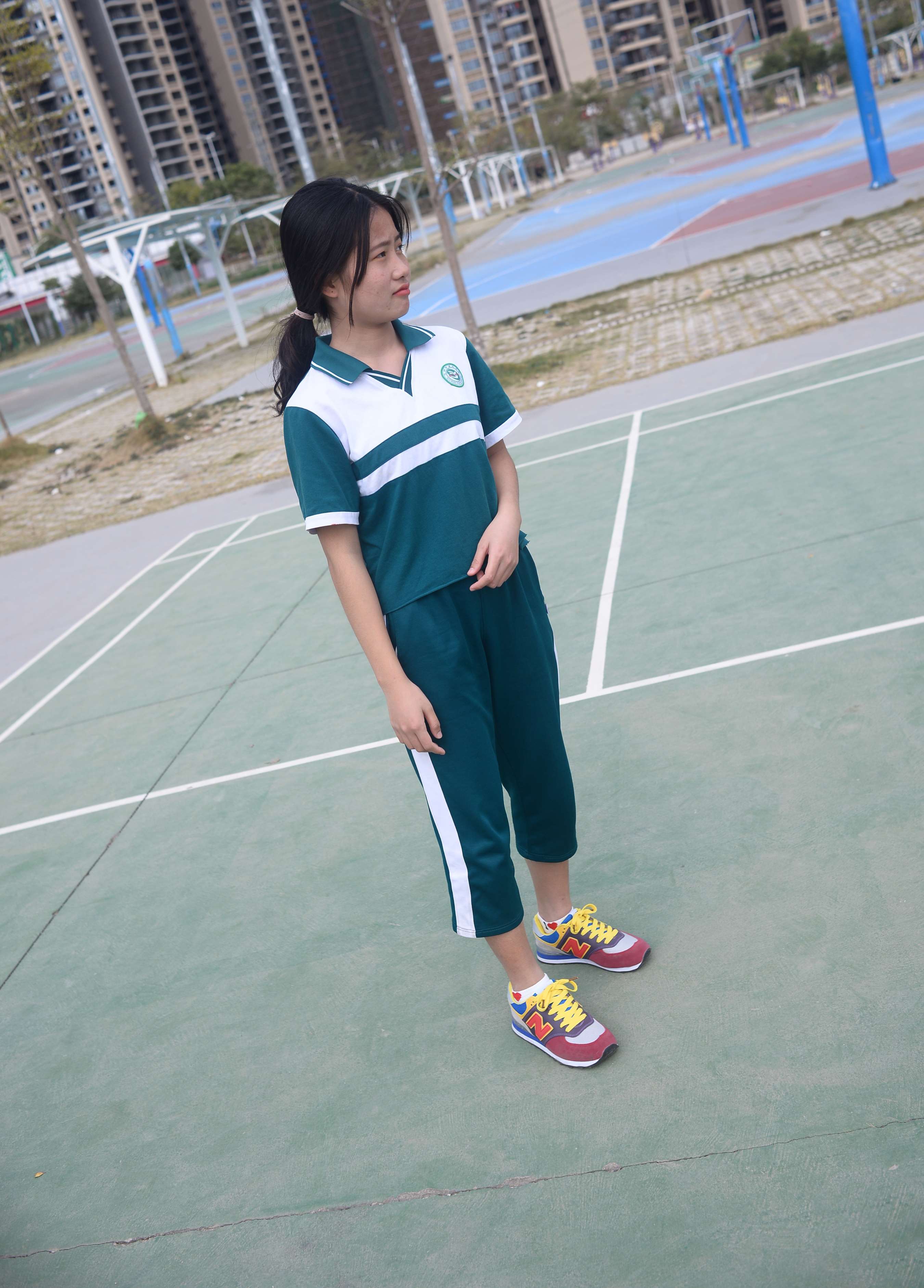 《周子琪 校服の棉袜脚》作品图