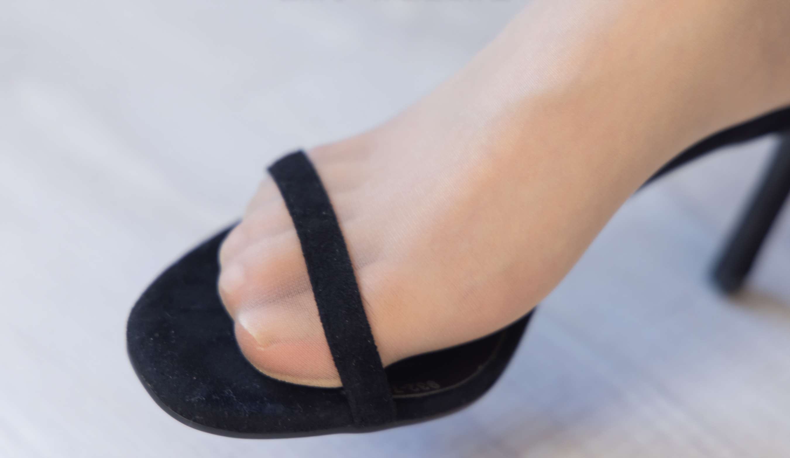 《苏苏肉丝の裸足》作品图