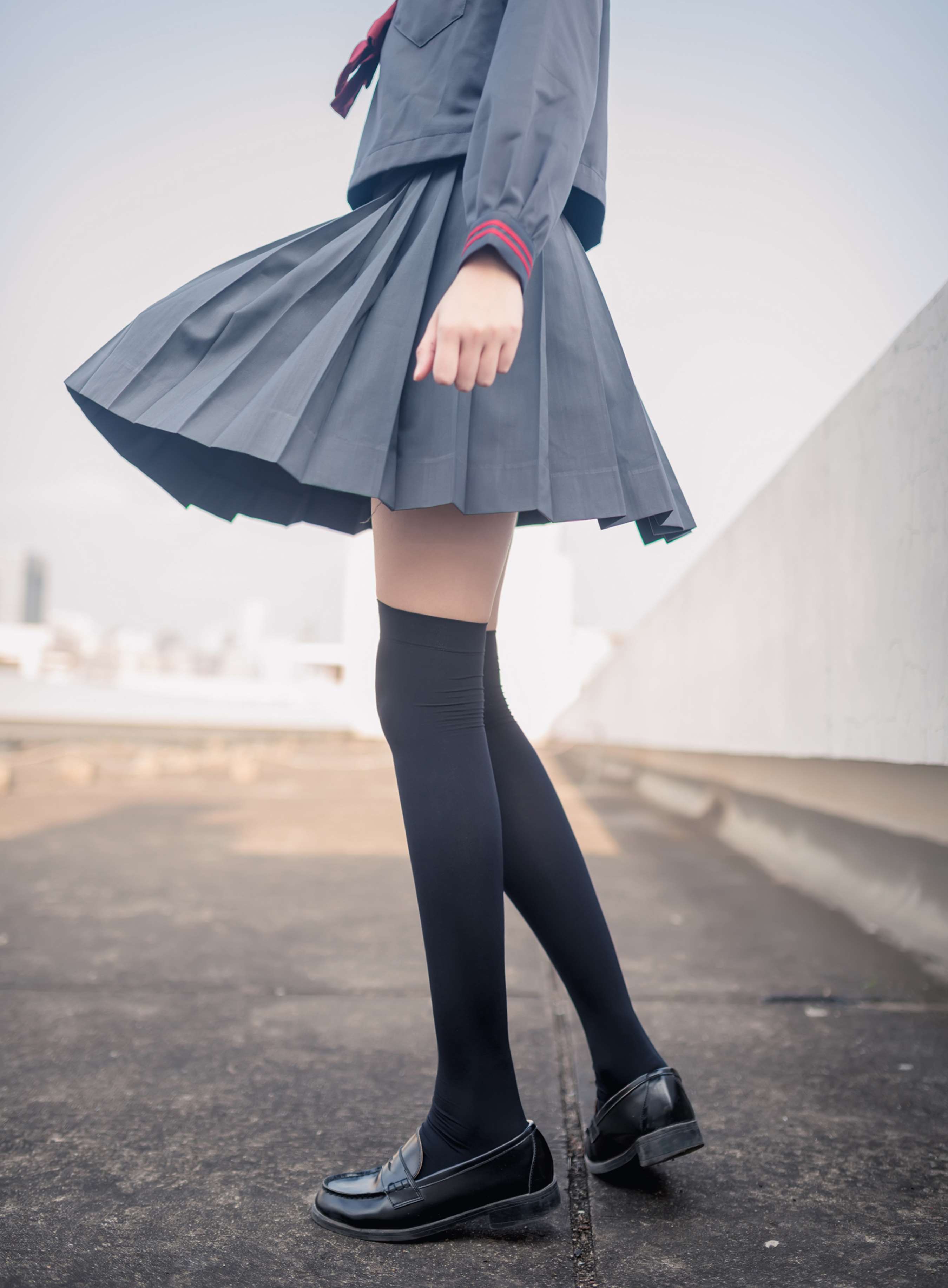 《超短制服の黑丝足》作品图