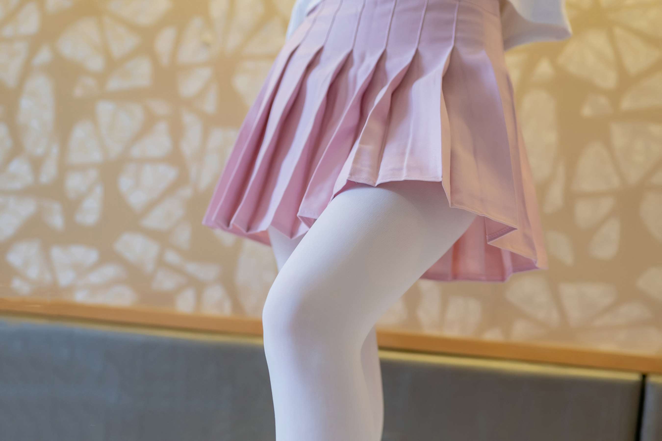 《白丝短裙少女》作品图