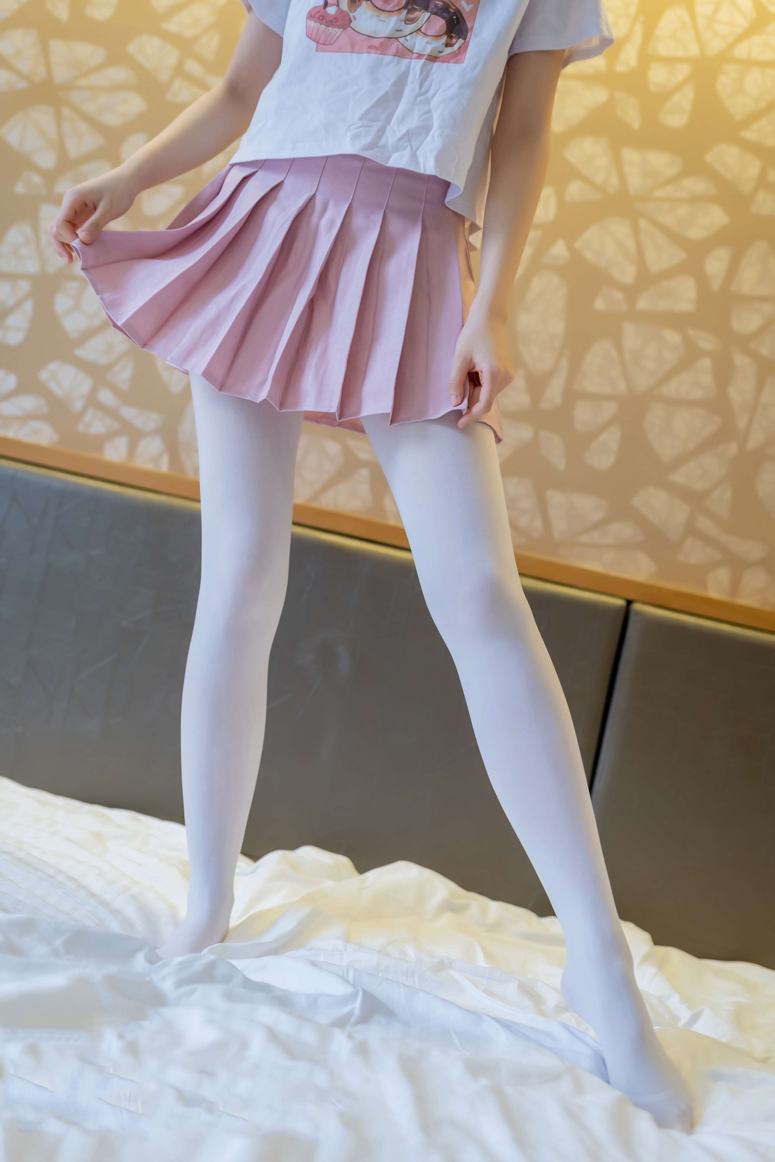 《白丝短裙少女》作品图