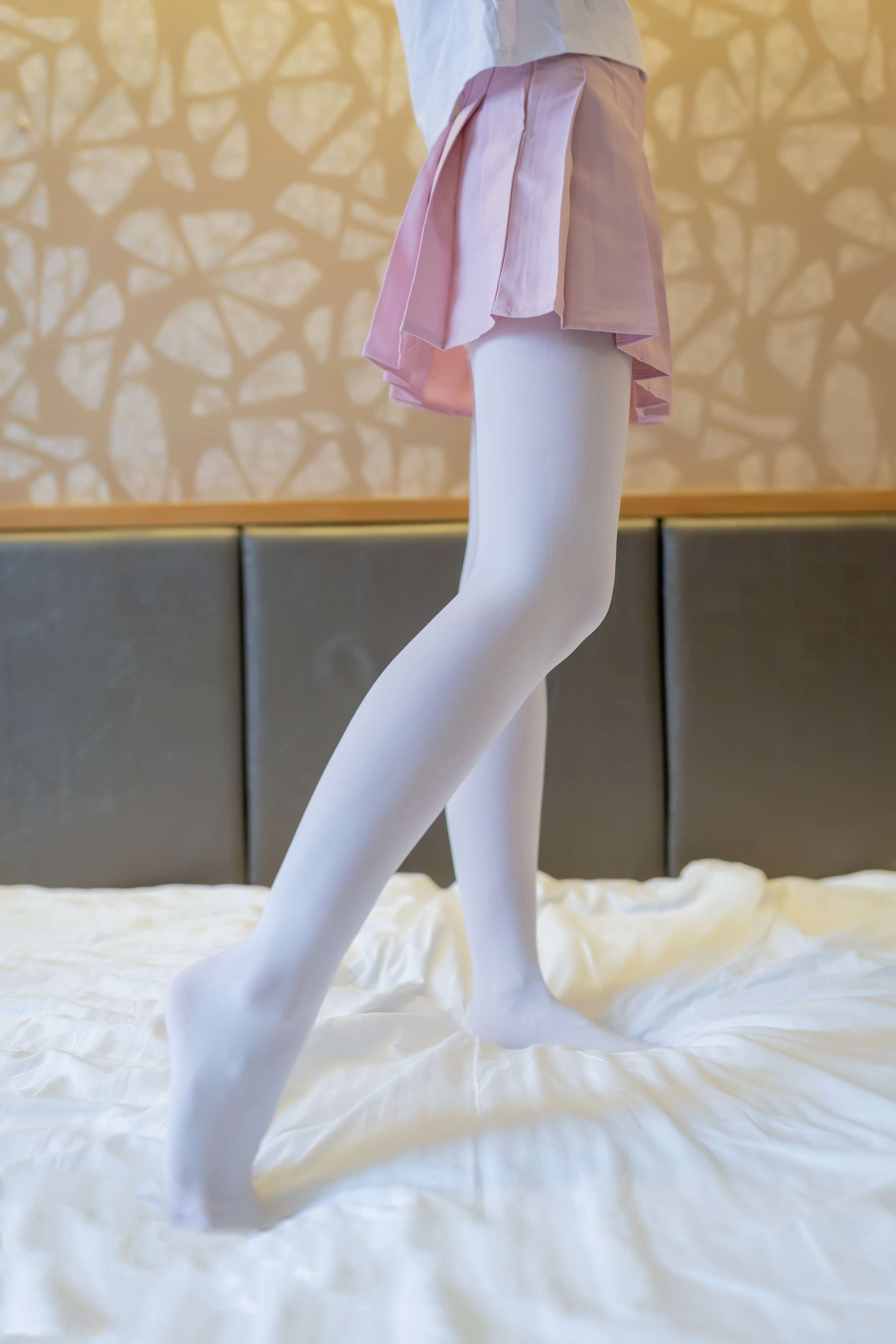 《白丝短裙少女》作品图