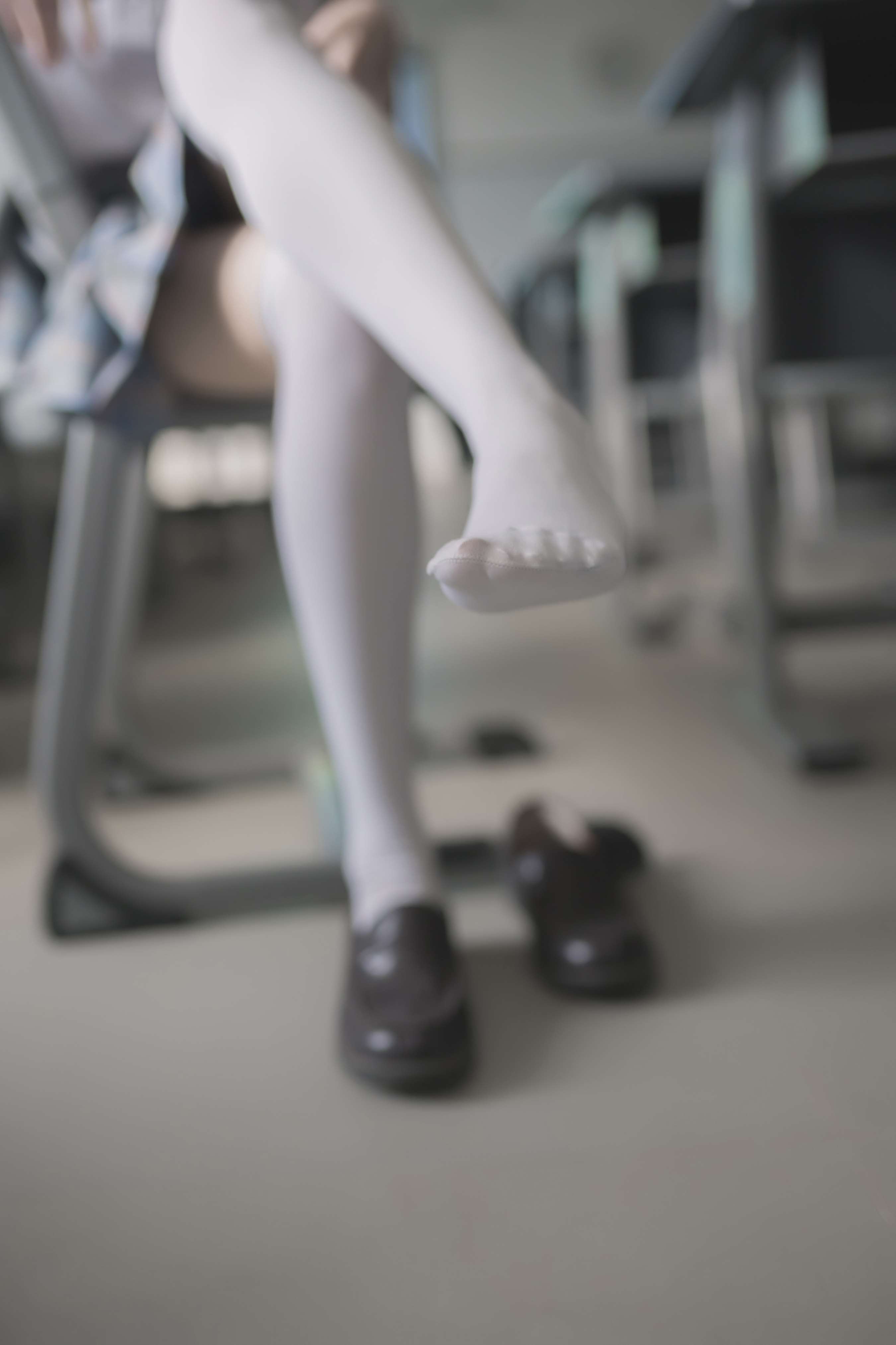 《教室里的JK白丝学妹》作品图