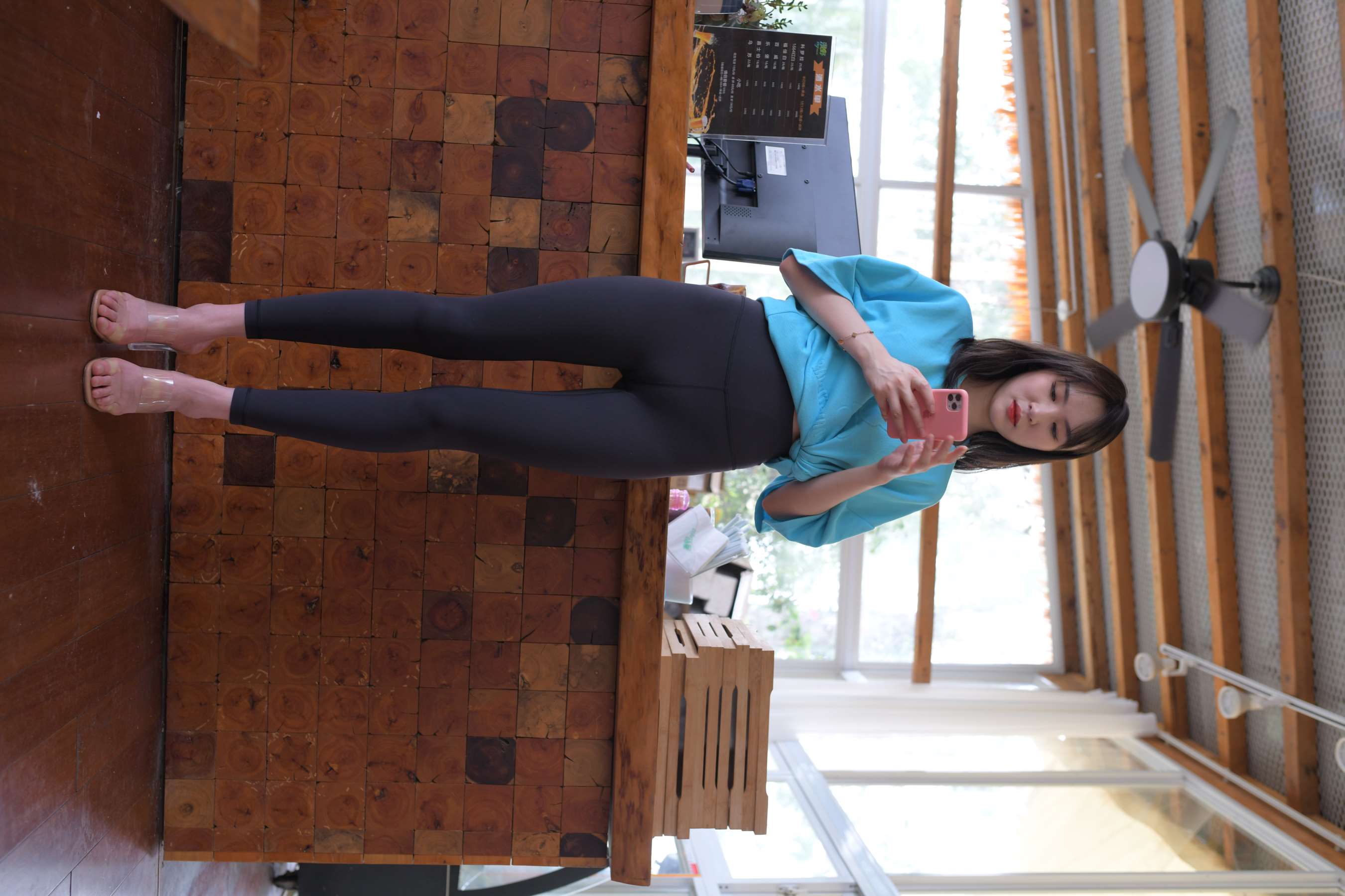 《蓝色的蔷薇》作品图