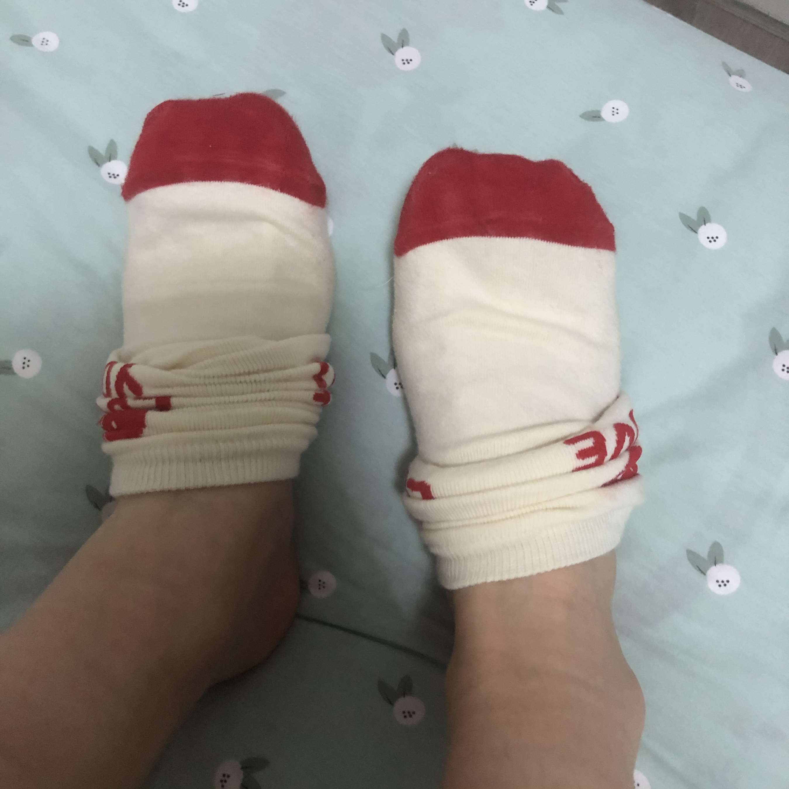 《少女帆布鞋の棉袜脚》作品图