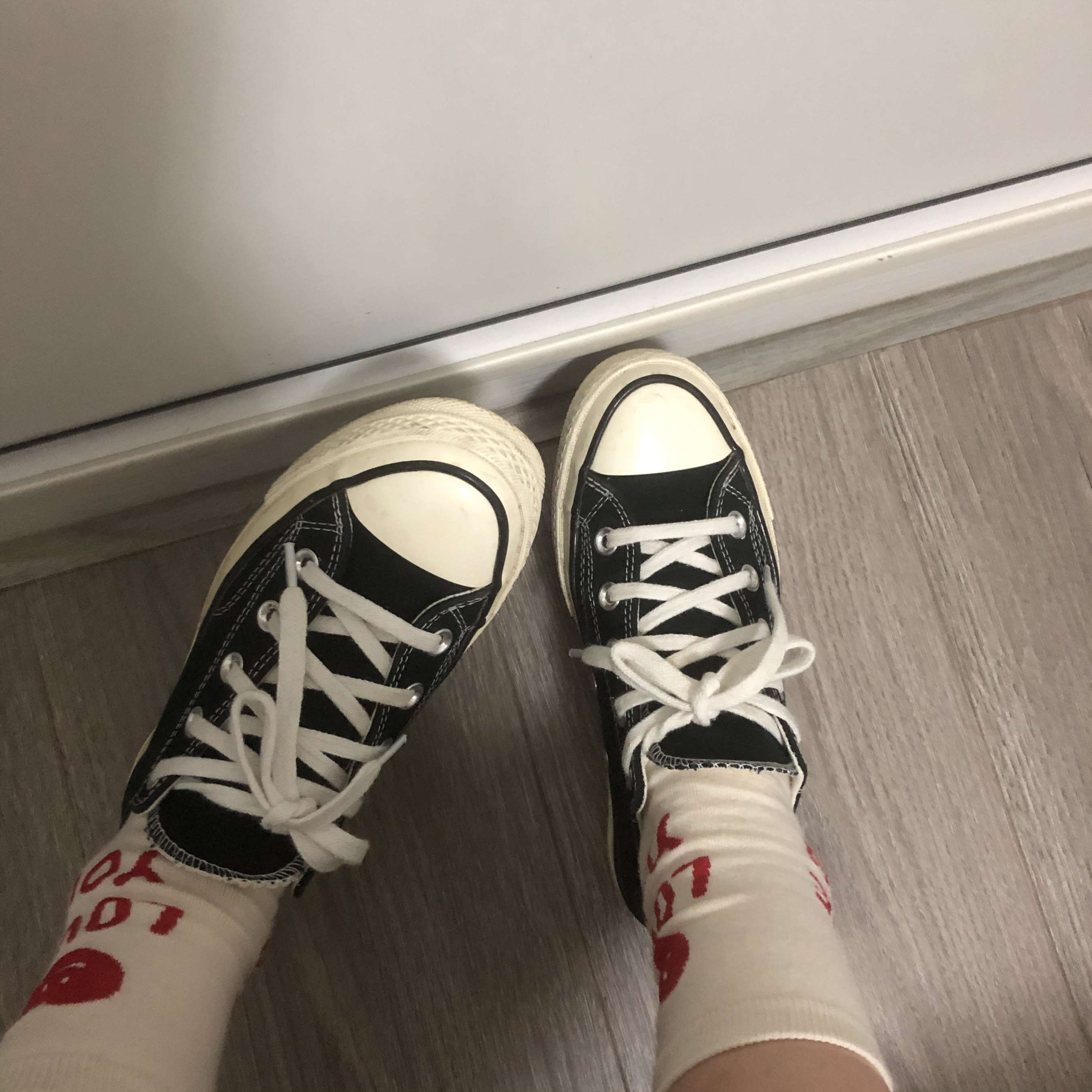 《少女帆布鞋の棉袜脚》作品图