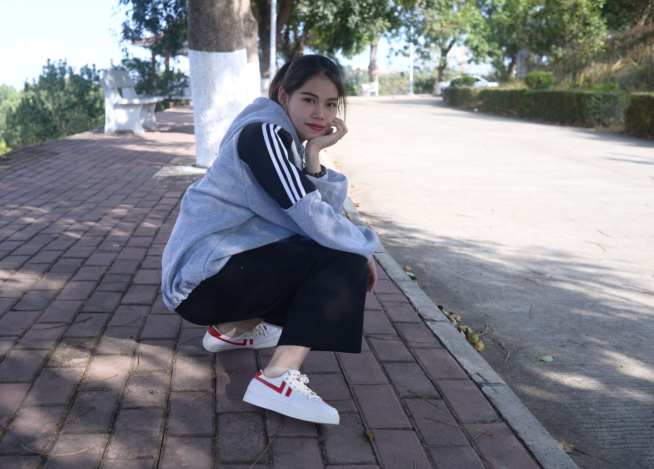 《苏瑶 檐上落下的星》作品图