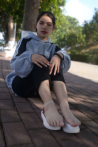 苏瑶 檐上落下的星