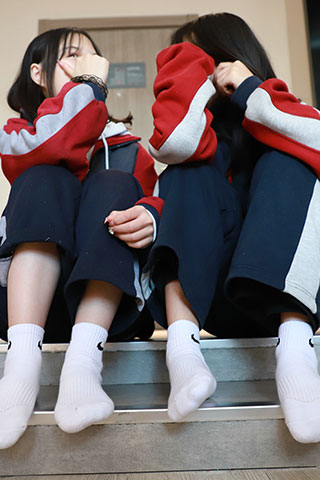 [寄卖]誉铭传媒《校服姐妹花的棉袜脚》