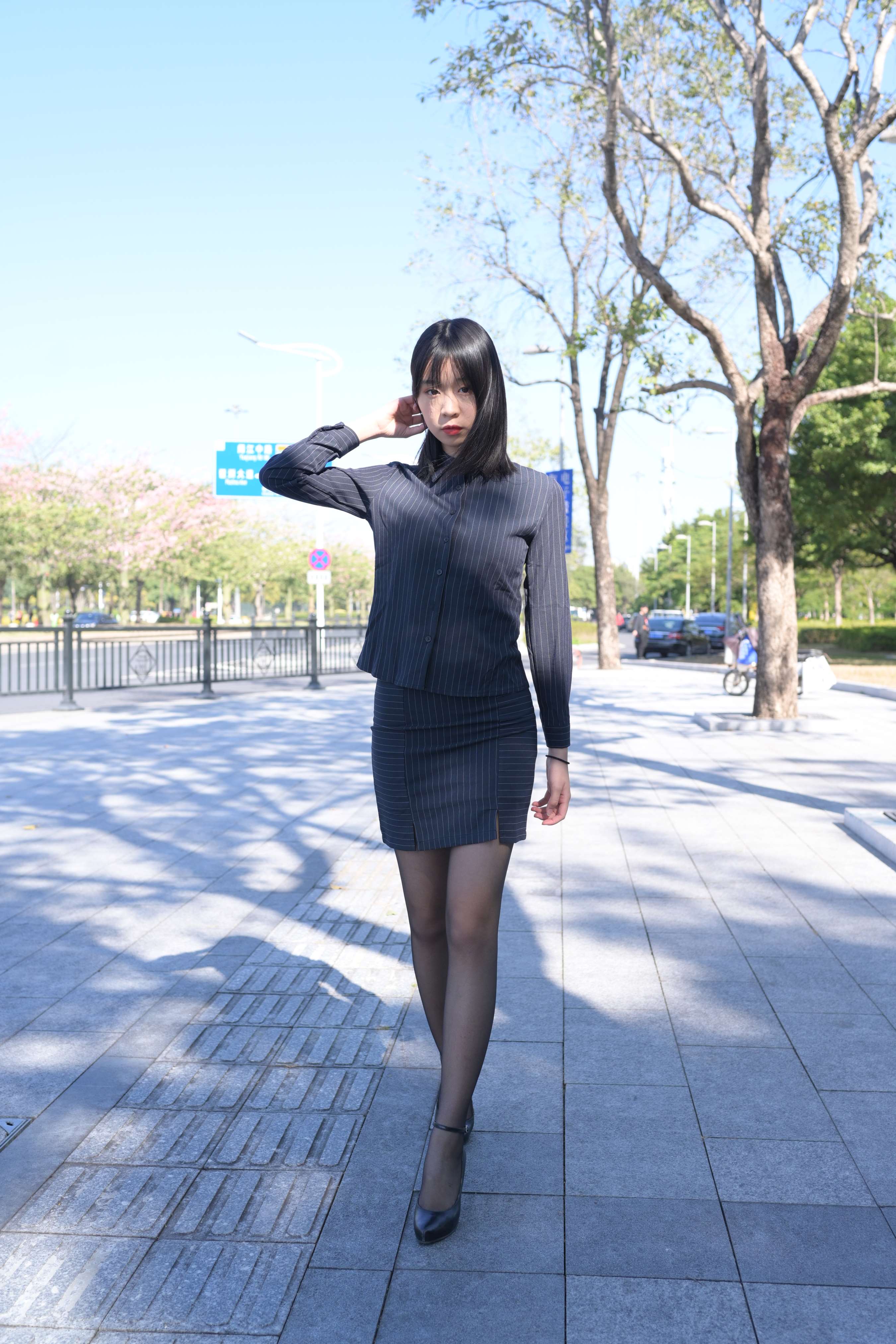 《师姐职业装の黑丝脚》作品图