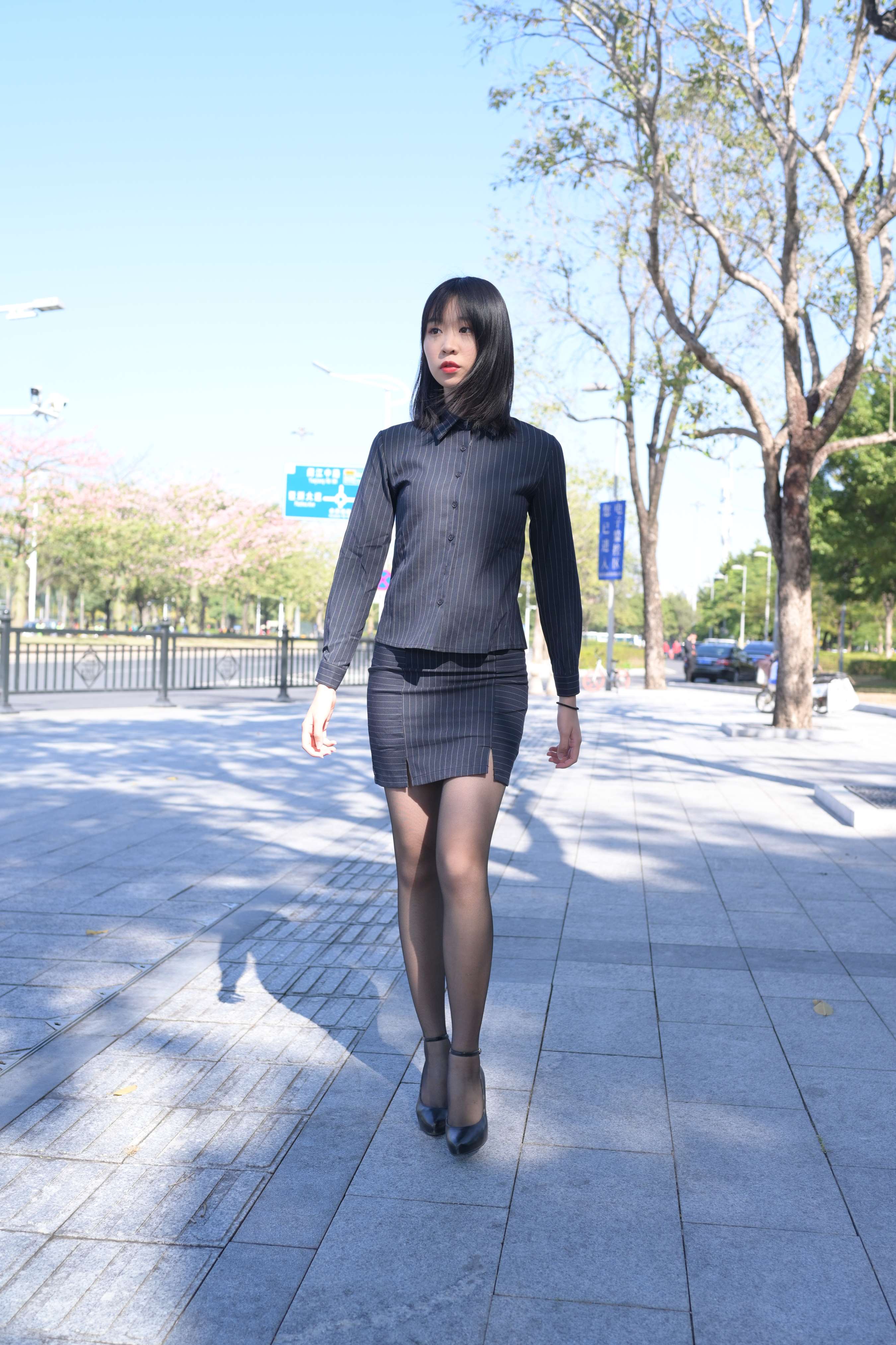 《师姐职业装の黑丝脚》作品图