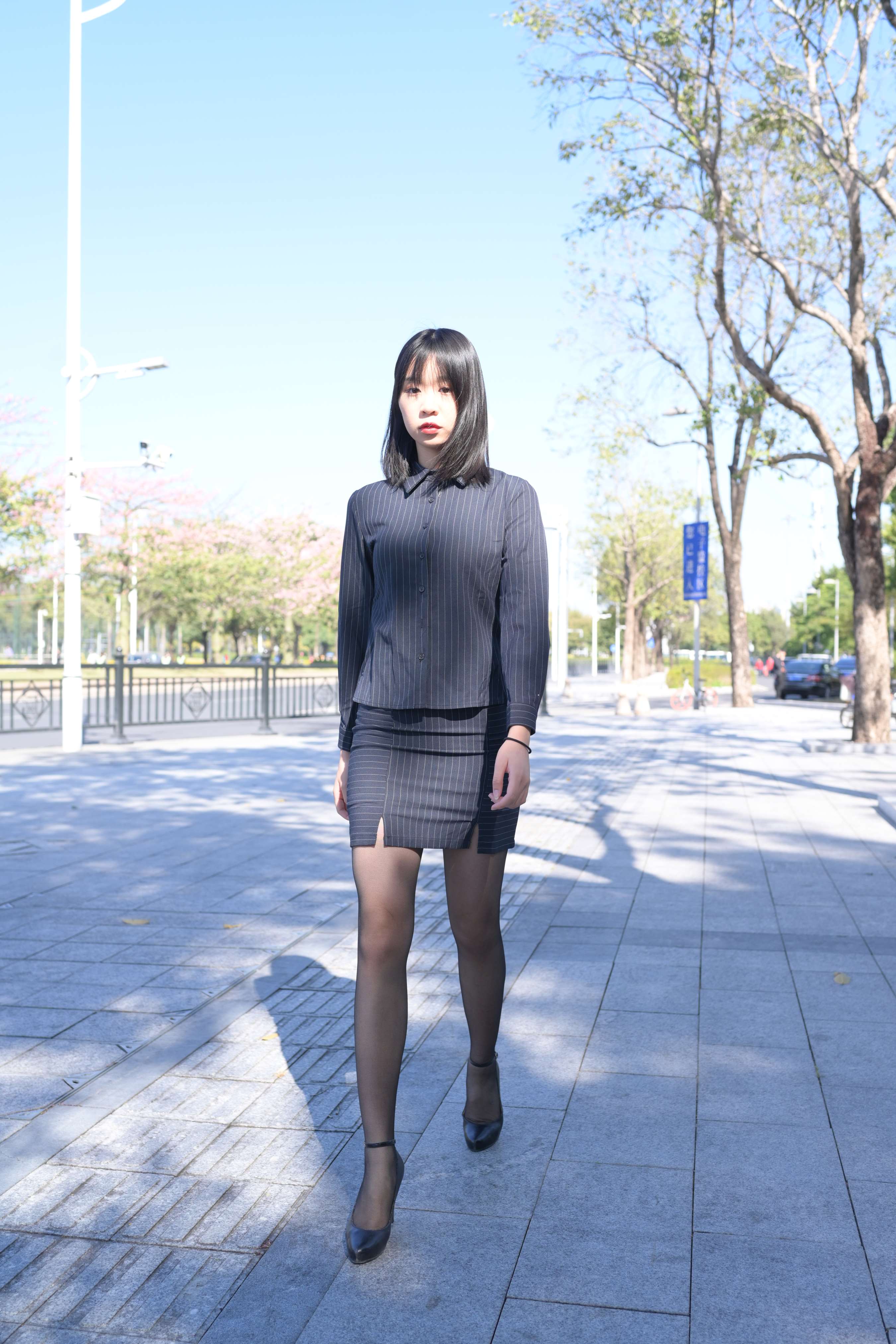 《师姐职业装の黑丝脚》作品图