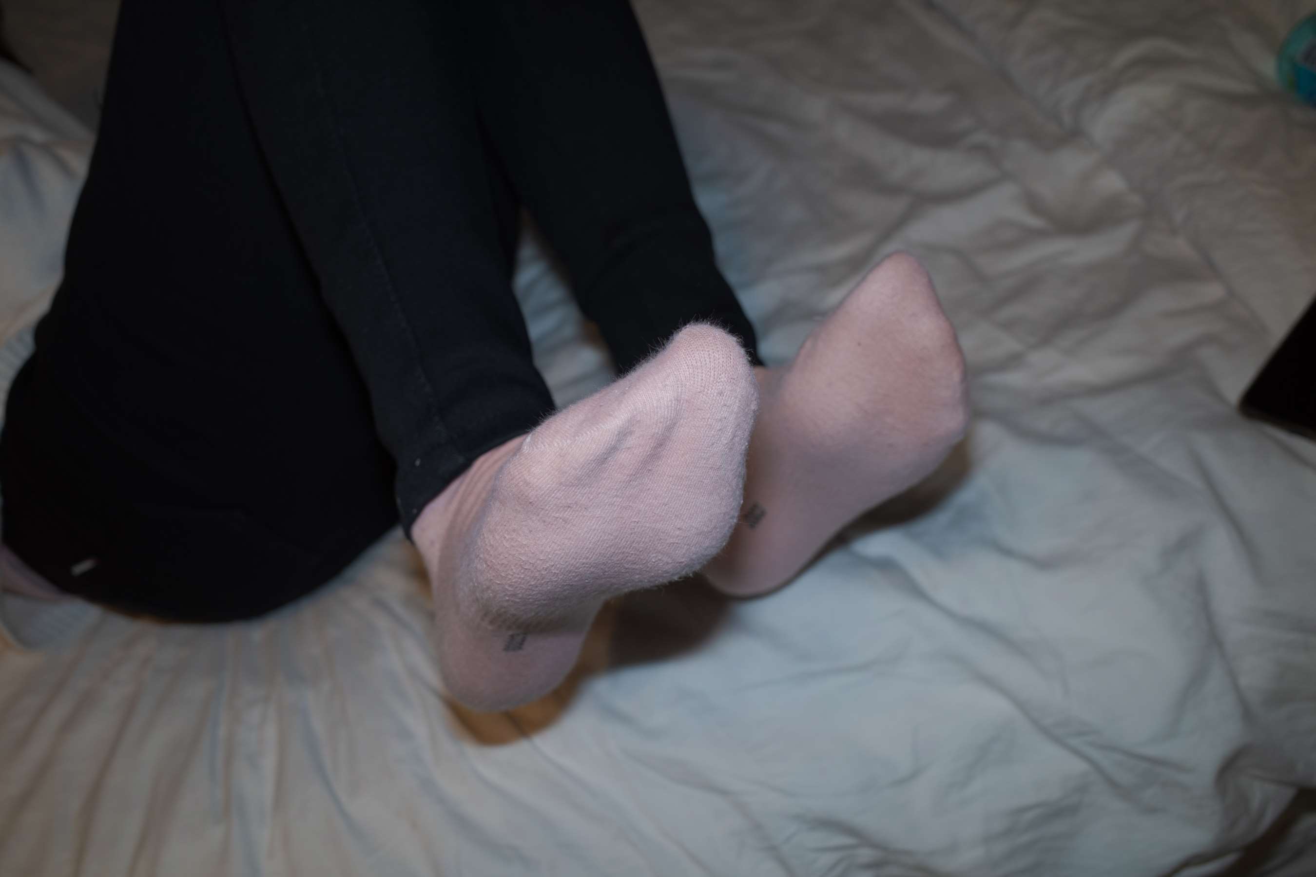 《毛衣の灰丝脚》作品图