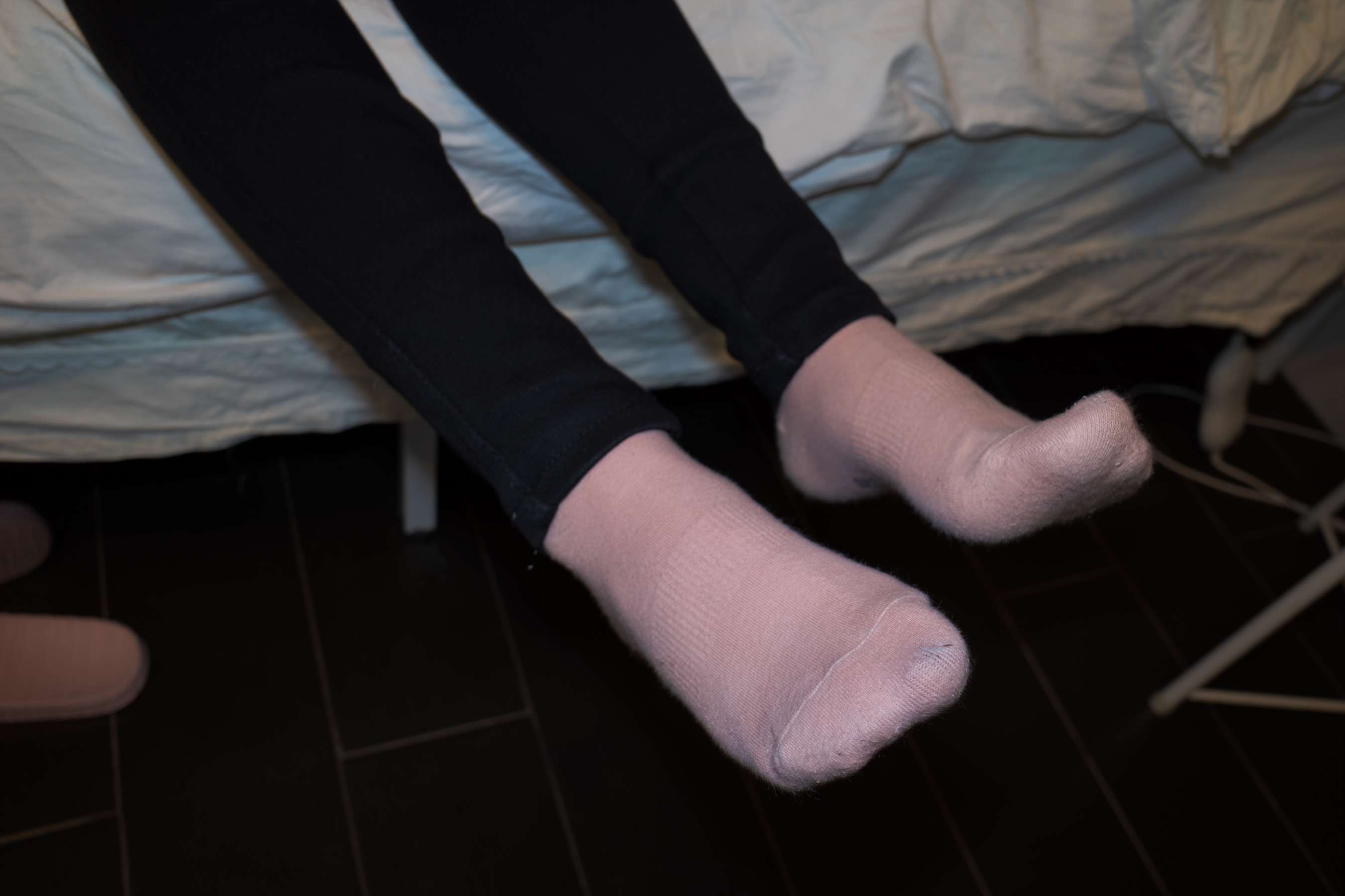 《毛衣の灰丝脚》作品图