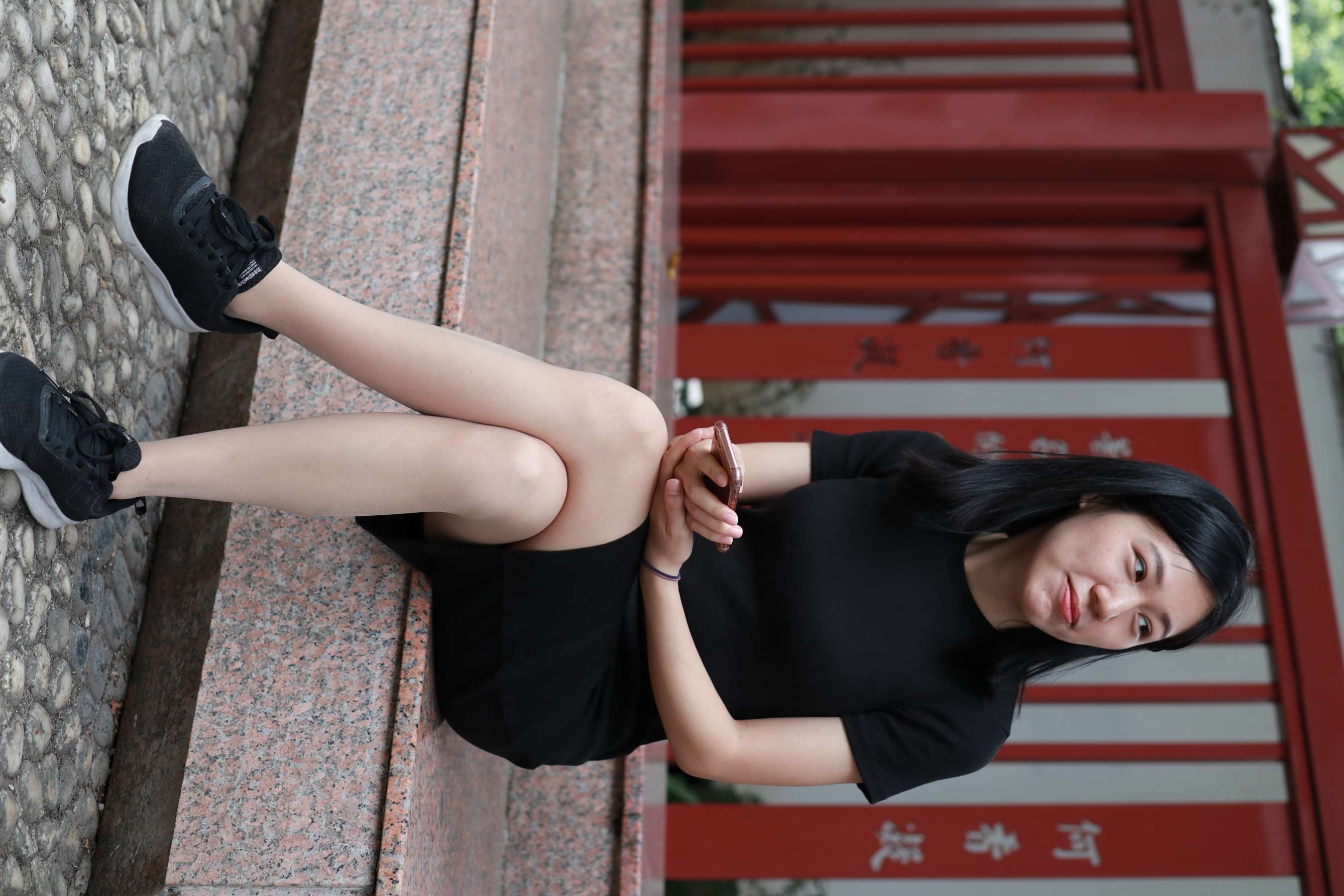 《高跟运动鞋丝袜交互》作品图