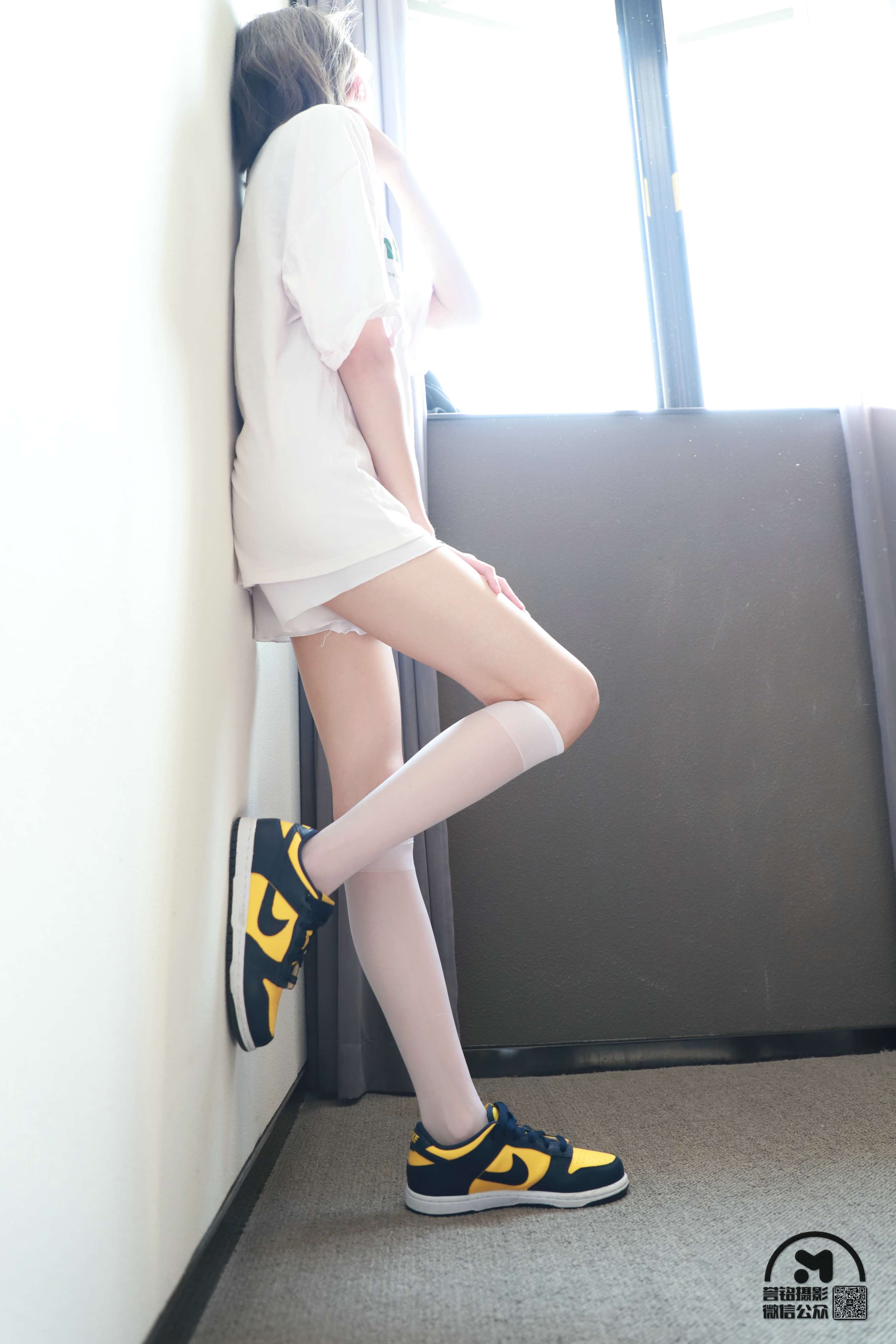 《[寄卖]誉铭摄影《少女板鞋の丝袜脚》》作品图